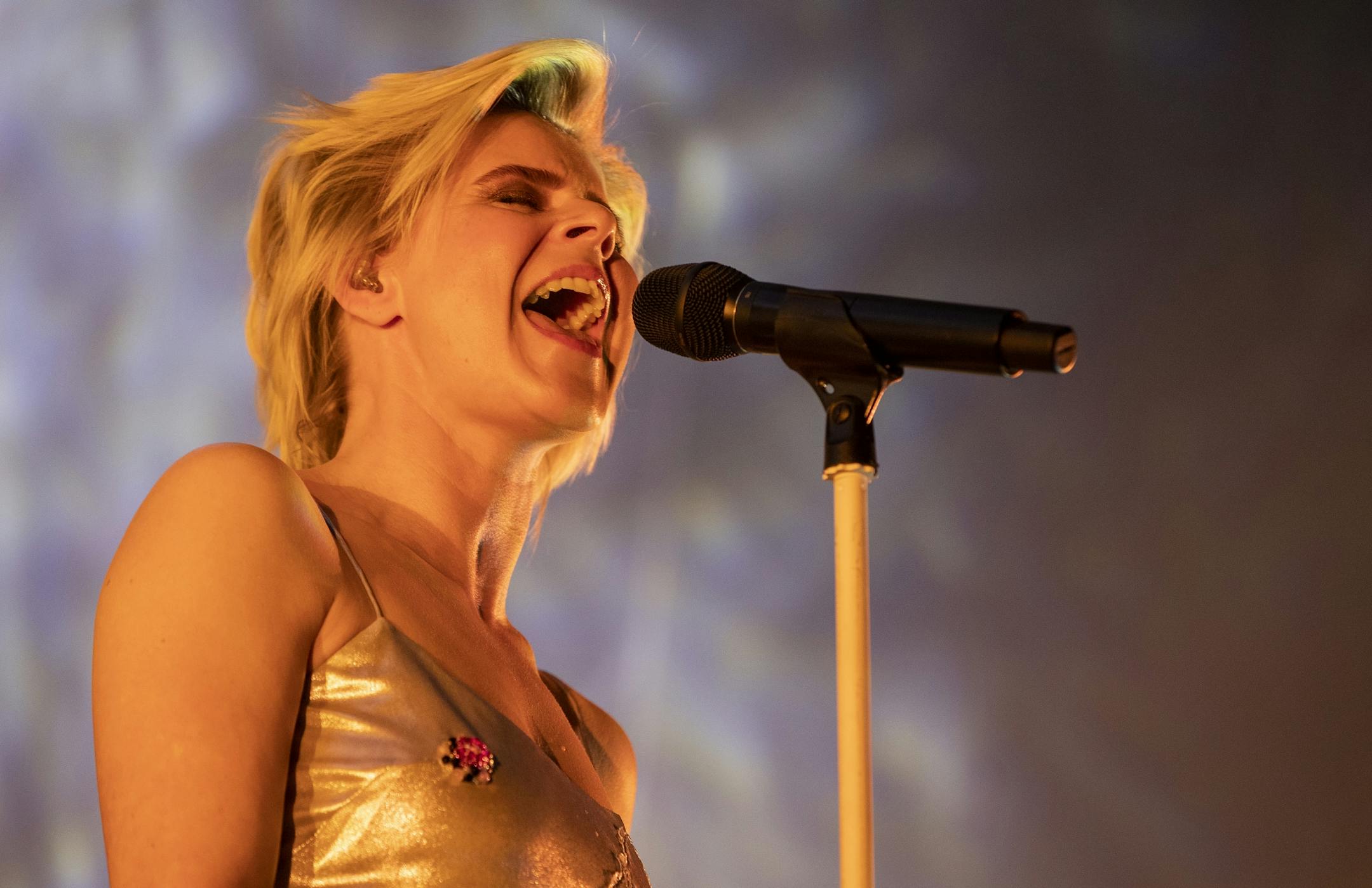 Robyn performed at the Palace Theatre in St. Paul.