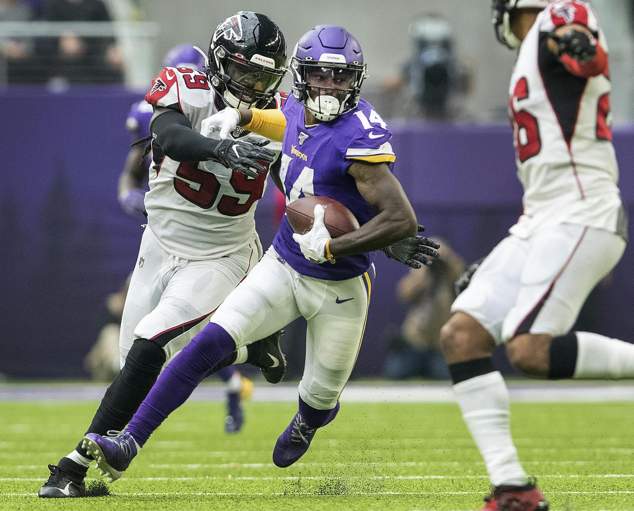 Minnesota Vikings receiver Stefon Diggs ran after a catch in the third quarter. ] CARLOS GONZALEZ • cgonzalez@startribune.com – Minneapolis, MN – September 8, 2019, US Bank Stadium, NFL, Minnesota Vikings vs. Atlanta Falcons