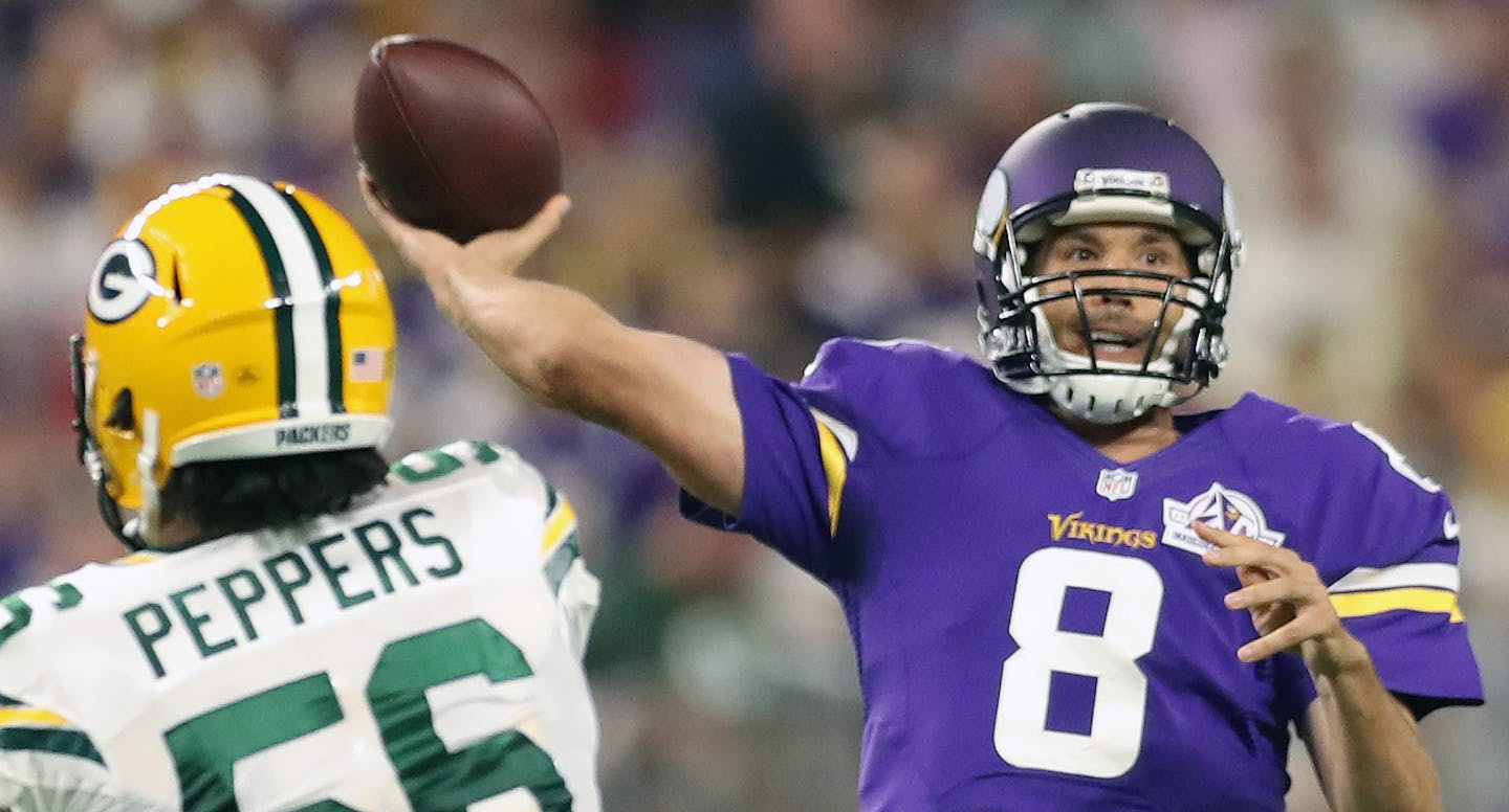 Vikings quarterback Sam Bradford in the 2nd quarter. The Minnesota Vikings open the new US Bank Stadium for their first home regular season game against the Green Bay Packers. Here, ] Minnesota Vikings vs Green Bay Packers - Vikings home opener in new US Bank Stadium. brian.peterson@startribune.com
Minneapolis, MN - 09/18/2016