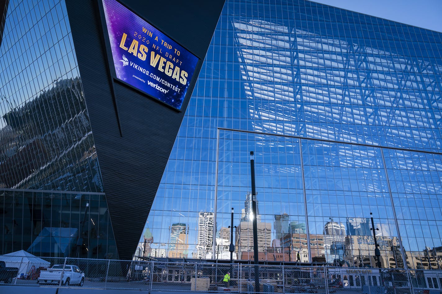 Construction workers built scaffolding on the northwest side of U.S. Bank Stadium. ] LEILA NAVIDI &#x2022; leila.navidi@startribune.com BACKGROUND INFORMATION: Construction workers built scaffolding on the northwest side of U.S. Bank Stadium in downtown Minneapolis on Friday, February 28, 2020.