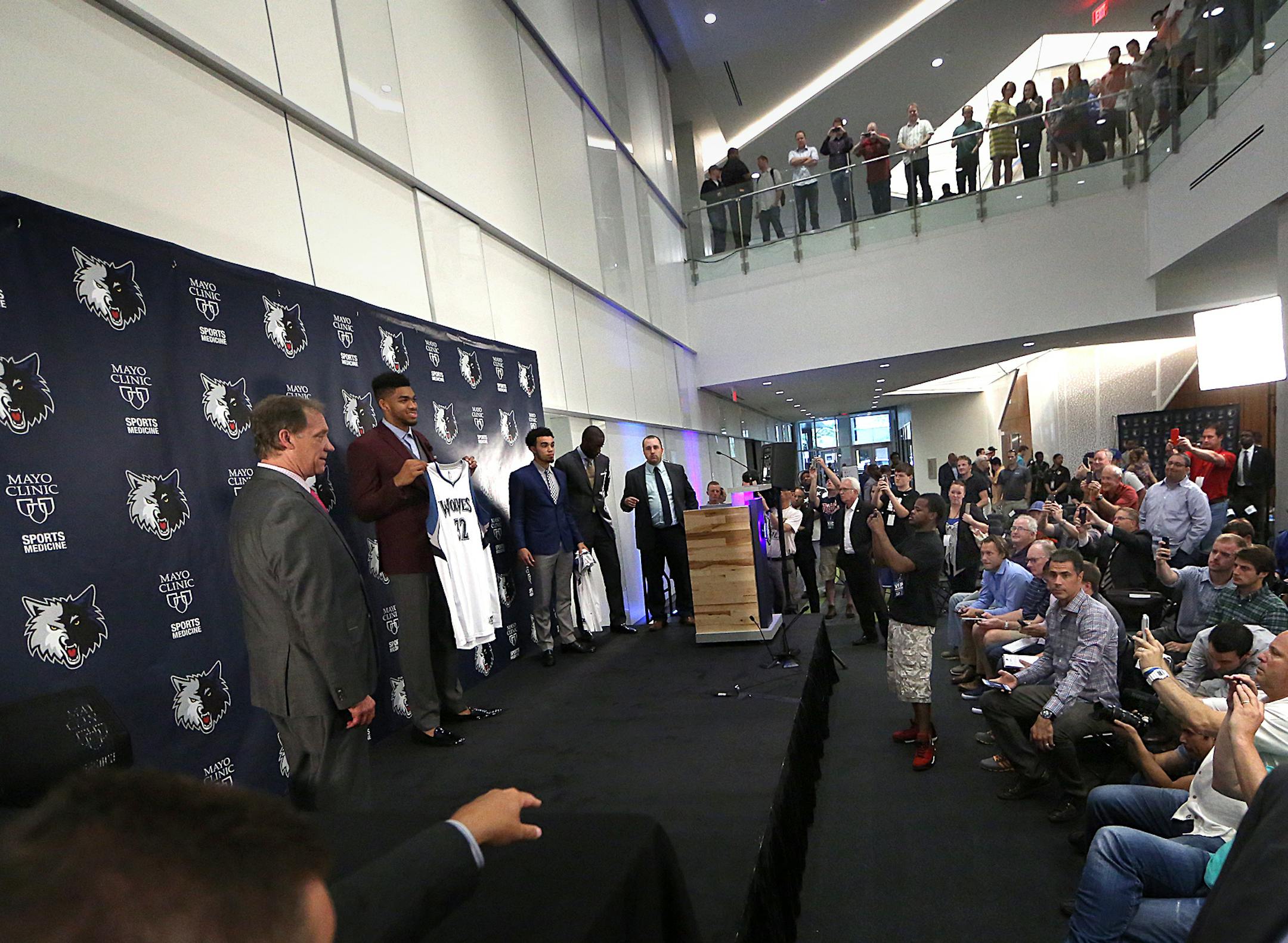 Some fans gathered in the skyway to watch the news conference. ] JIM GEHRZ ï james.gehrz@startribune.com / Minneapolis, MN / June 26, 2015 / 11:00 AM ñ BACKGROUND INFORMATION: The Timberwolves will have a news conference to introduce draftees Karl-Anthony Towns and Tyus Jones at the Mayo Clinic Square atrium across from Target Center. Before the press conference, the two players will walk through the skyway.