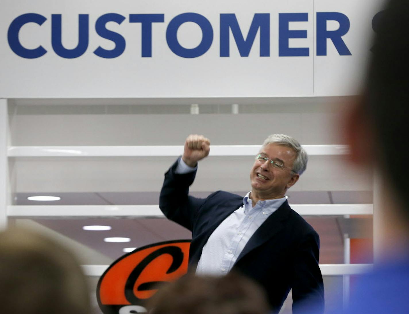 Best Buy. CEO Hubert Joly spent the opening hours hanging at the Best Buy store in Eden Prairie. ) Star Tribune photo by Tom Wallace ASSIGNMENT: SAXO: 1002535373 Shopping112516