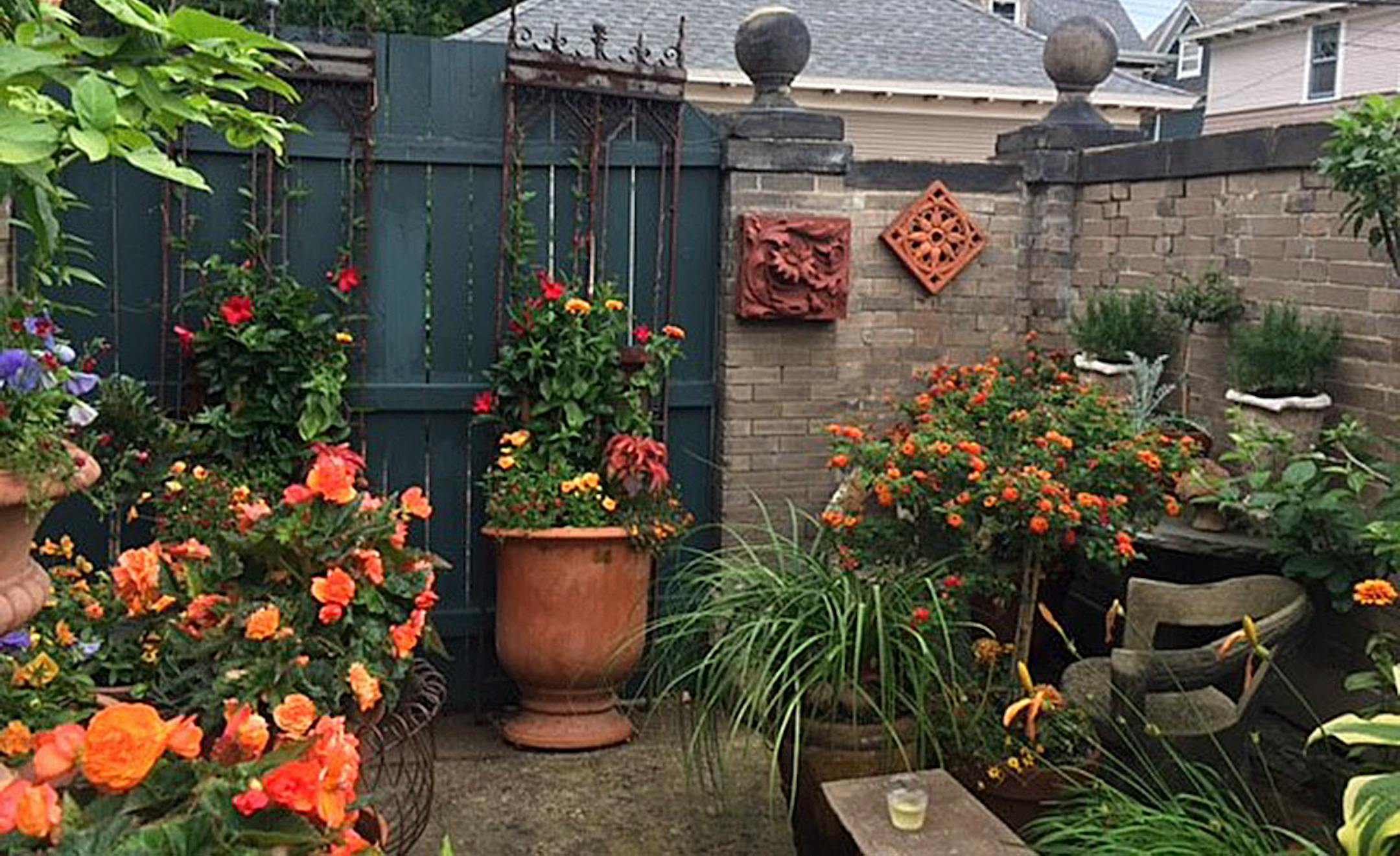 There's also a secret garden off the alley.