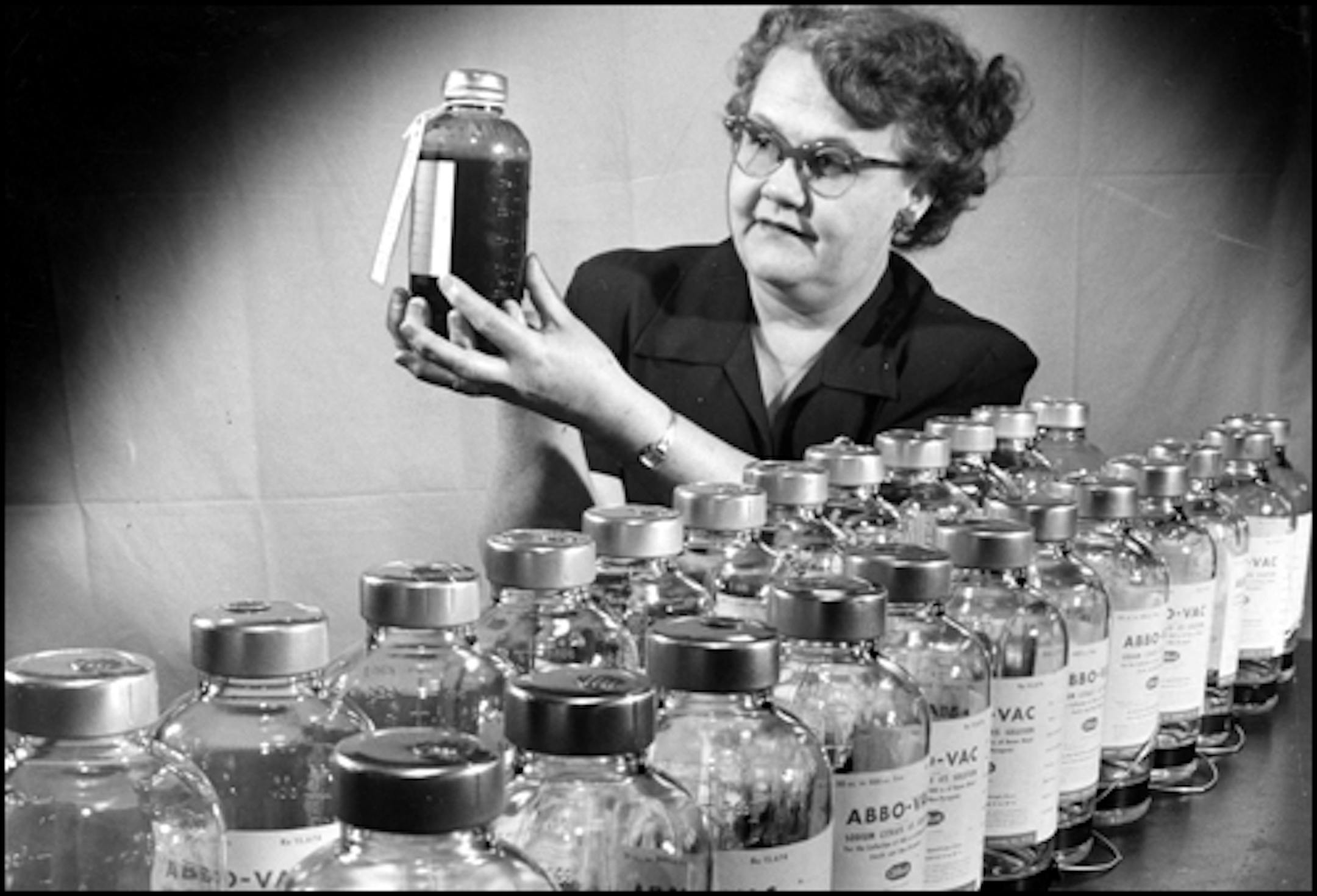 1952: Chris Sorenson gives her 25th pint of blood