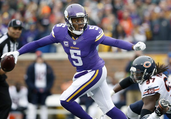 Vikings quarterback Teddy Bridgewater (5) ran out of the pocket in the first quarter.