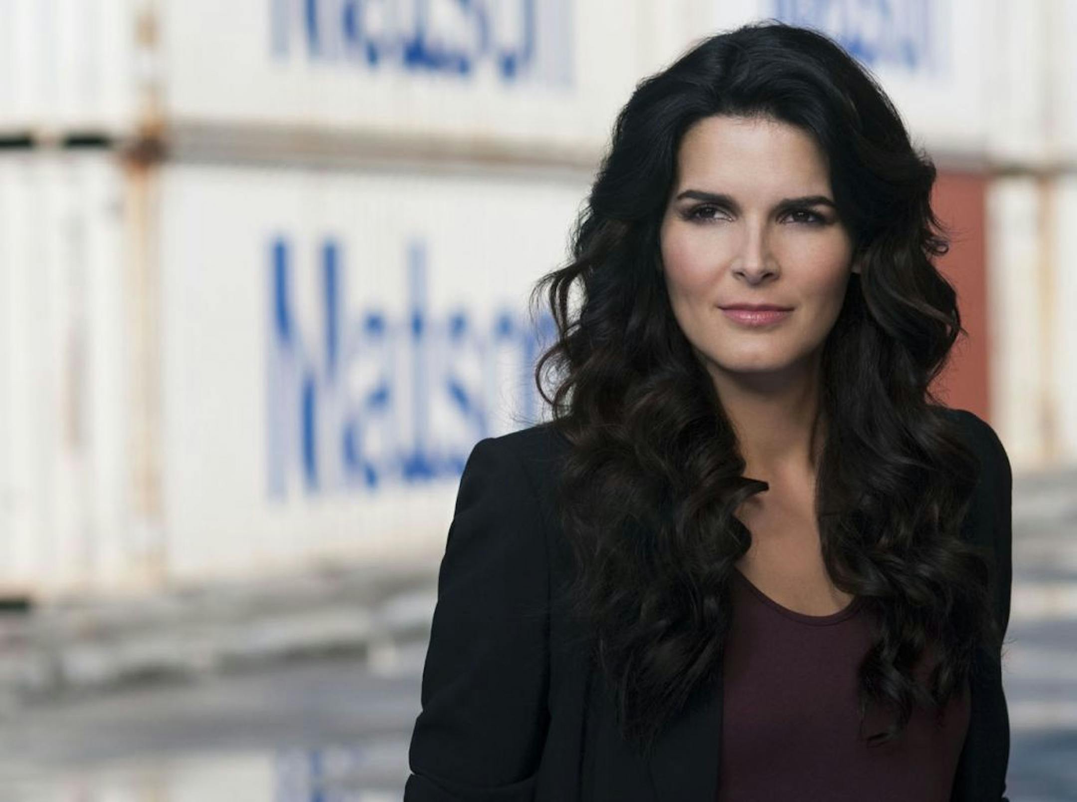 Angie Harmon in "Rizzoli & Isles"
