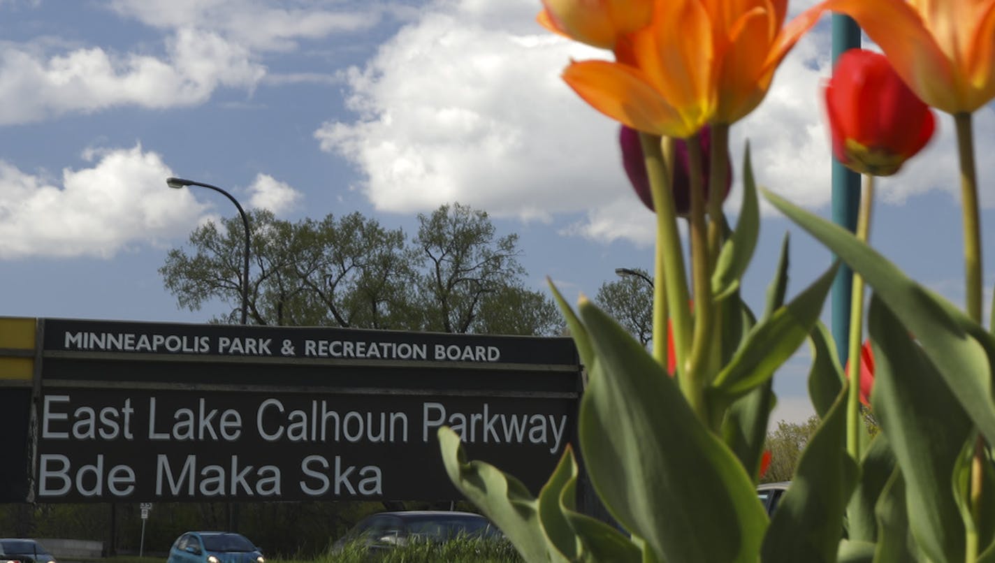 Signage at the north end of Lake Calhoun along Lake St. Wednesday afternoon. ] JEFF WHEELER &#xef; jeff.wheeler@startribune.com The Minneapolis Park Board will take its final vote Wednesday evening, May 2, 2017 on changing Lake Calhoun's name to Bde Maka Ska.