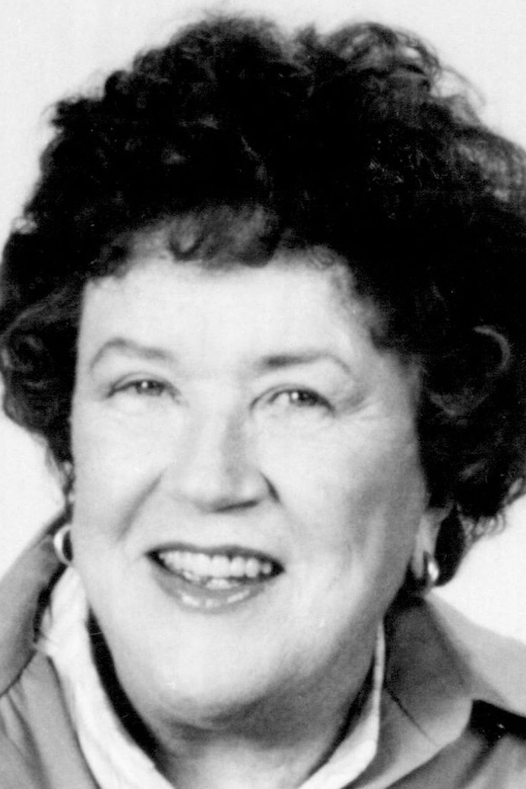 November 6, 1985 Julia Child, America's favorite cooking teacher, shows us THE WAY TO COOK with the first complete cooking course ever available on video cassettes. The six all-new, one-hour cassettes are published by Knopf VideoBooks. June 25, 1988 June 27, 1990 Brian Leatart