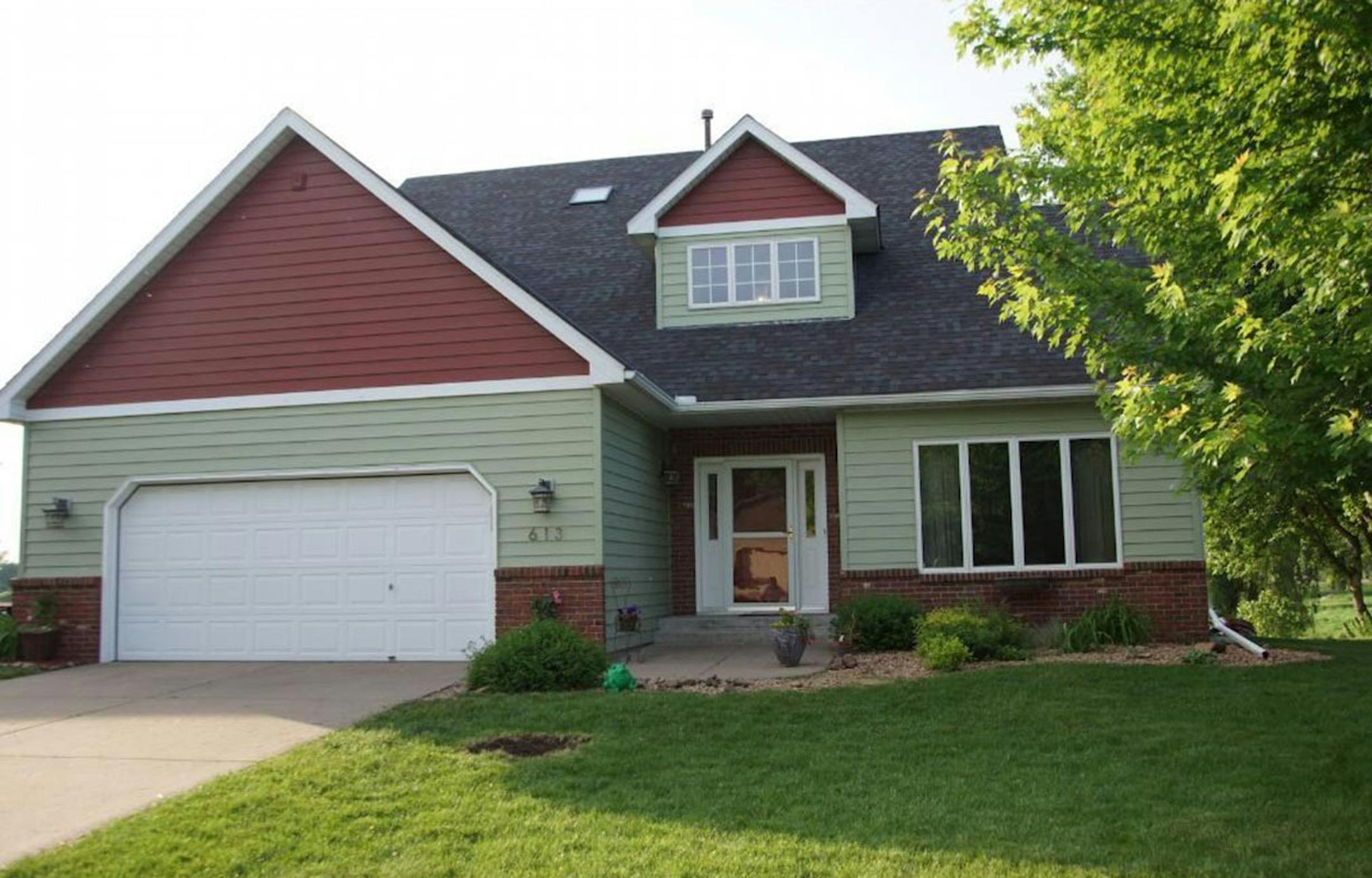 Forest Lake
Built in 1994, this three-bedroom, two-bath house has 1,763 finished square feet and features three bedrooms on one level, vaulted ceilings, skylight, fireplace, hardwood floors, walkout basement and deck. Listed by Tony Jaru, Century Team Inc., 651-270-1865.