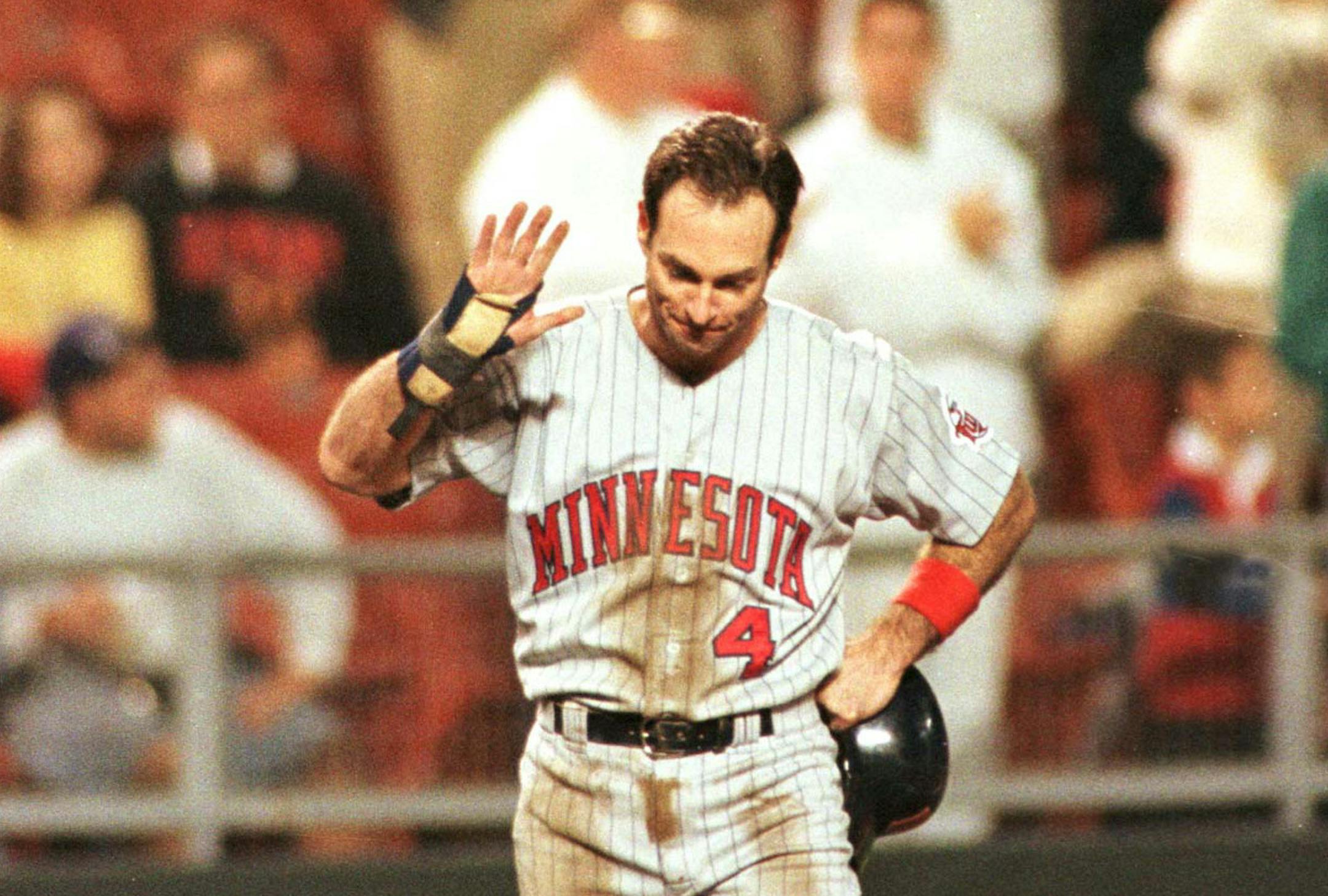 Paul Molitor finally got his 3,000 hit in the fifth inning Monday night at Royals stadium against Kansas City. -- Molitor accepts the Royals Stadium crowdÃ­s applause while waiting for play to begin after hitting #3000. ORG XMIT: MIN2014110419400476