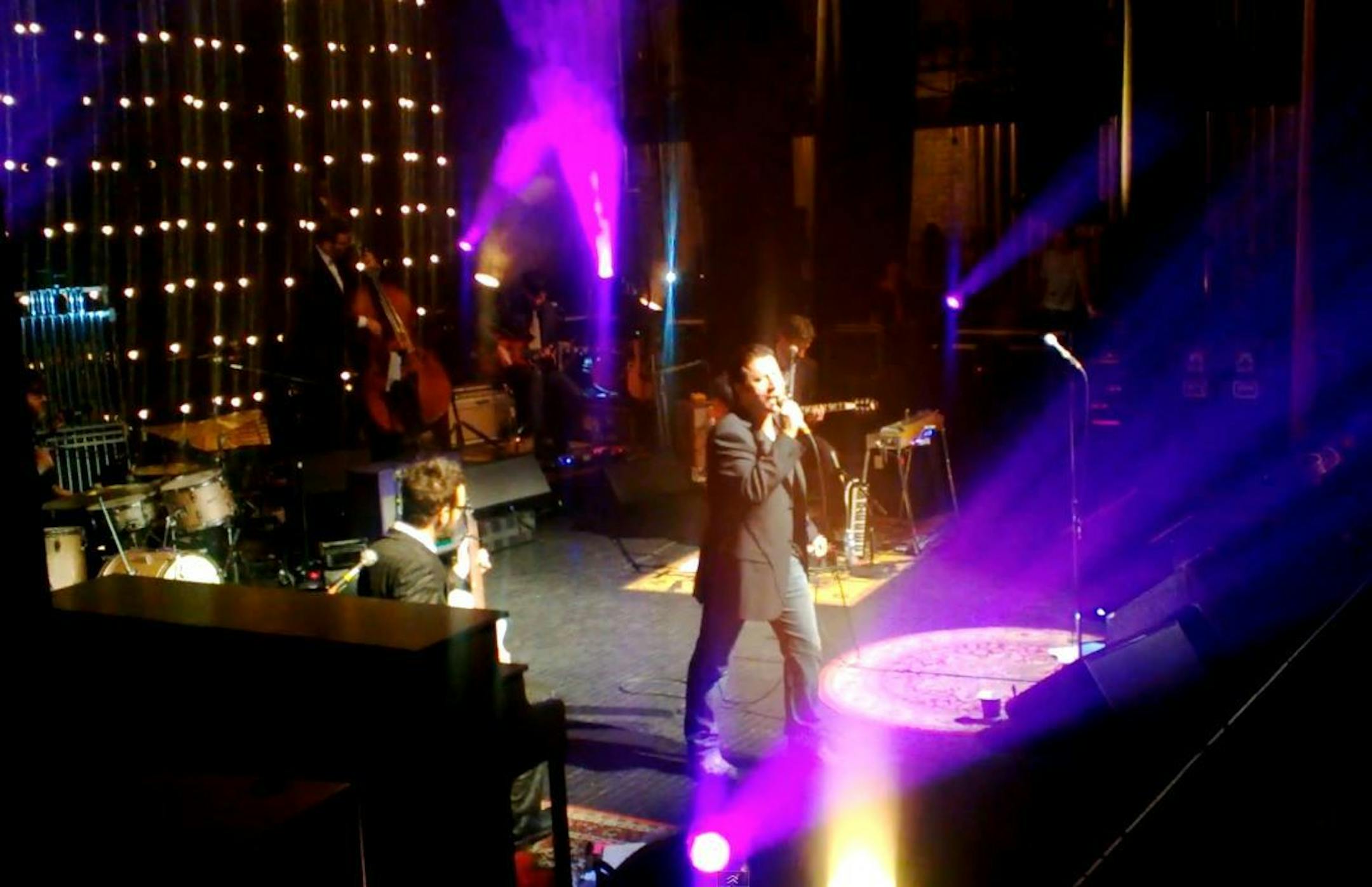 Steve Perry, former lead vocalist of Journey, performs at the Eels concert in St. Paul on Sunday night.