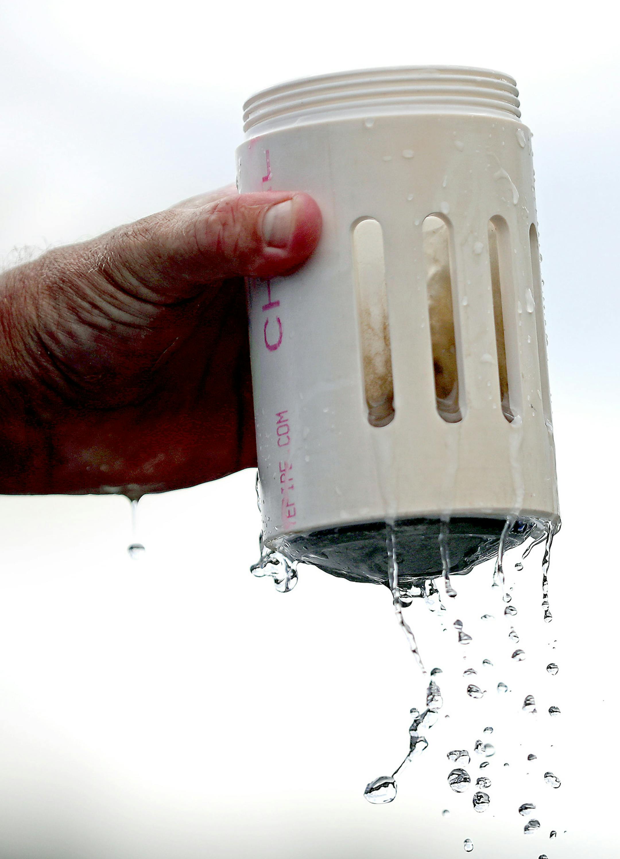 University of Minnesota AIS Research Center's Dr. Michael McCartney tested a project targeting tiny zebra mussels with low doses of a copper-based pesticide in Robinson Bay on Lake Minnetonka, Wednesday, July 20, 2016 in Wayzata, MN. ] (ELIZABETH FLORES/STAR TRIBUNE) ELIZABETH FLORES &#x2022; eflores@startribune.com