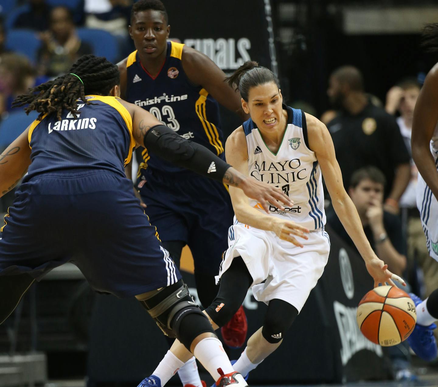 Lynx Anna Cruz dribbled passed Indiana's Erlana Larkins during the first half ] (KYNDELL HARKNESS/STAR TRIBUNE) kyndell.harkness@startribune.com Game 2 of the WNBA finals Lynx vs Indiana at the Target Center in Minneapolis Min., Tuesday October 6, 2015.