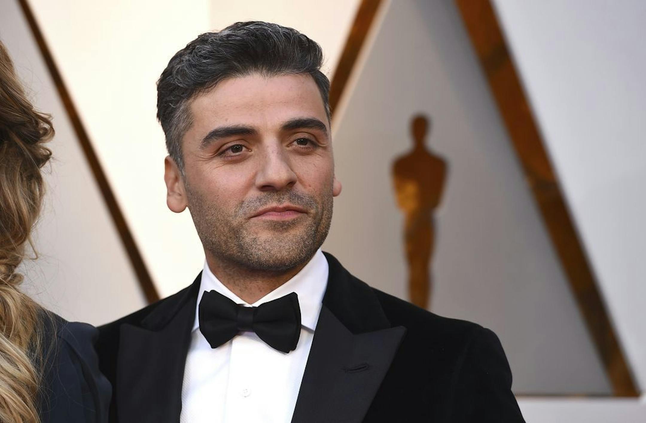 Oscar Isaac arrives at the Oscars on Sunday, March 4, 2018, at the Dolby Theatre in Los Angeles.
