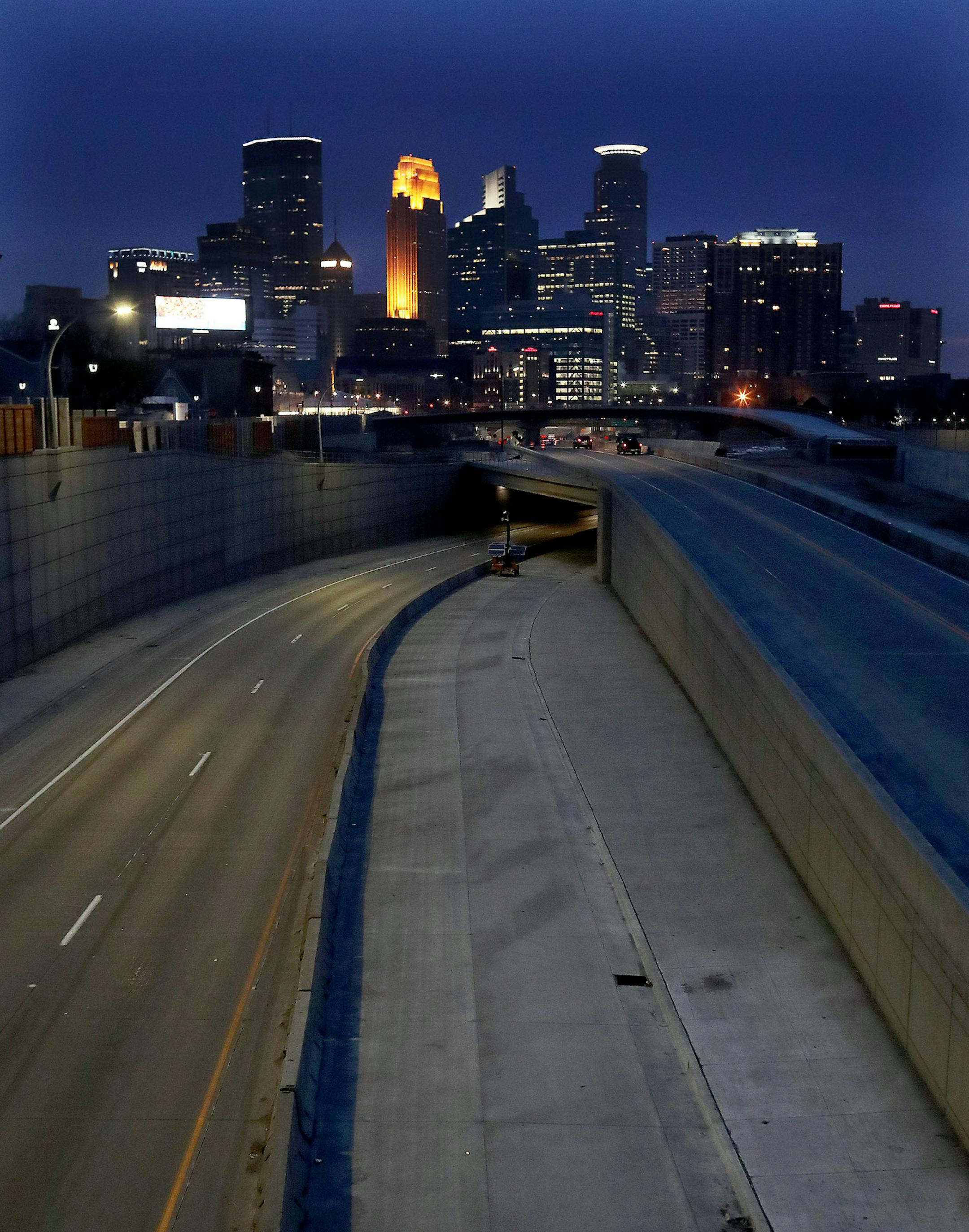 Seen from the Franklin Ave. Bridge, I-35 W. south bound, left, is void of traffic on the morning before the shelter-in-place order for 11:59 p.m. Friday, March 27, 2020, in Minneapolis, MN.] DAVID JOLES • david.joles@startribune.com COVID photos of the day.