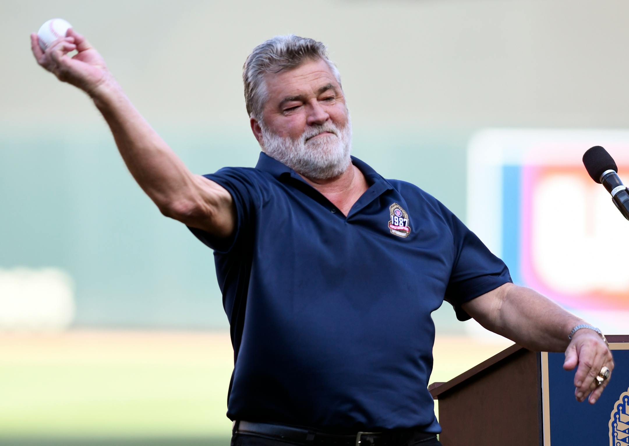 Jeff Reardon, closer on the 1987 World Series champion Minnesota Twiwns, throws out the ceremonial first pitch honoring the team on the 30th anniversary of its championship, at the Twins' baseball game against the Detroit Tigers on Saturday, July 22, 2017, in Minneapolis, (AP Photo/Tom Olmscheid)