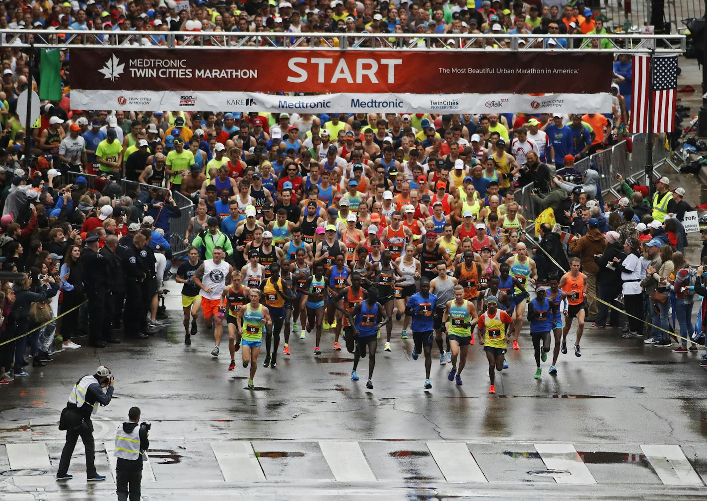 The elite runners were off and running in the Twin Cities Marathon on Sunday, Oct. 1, 2017.