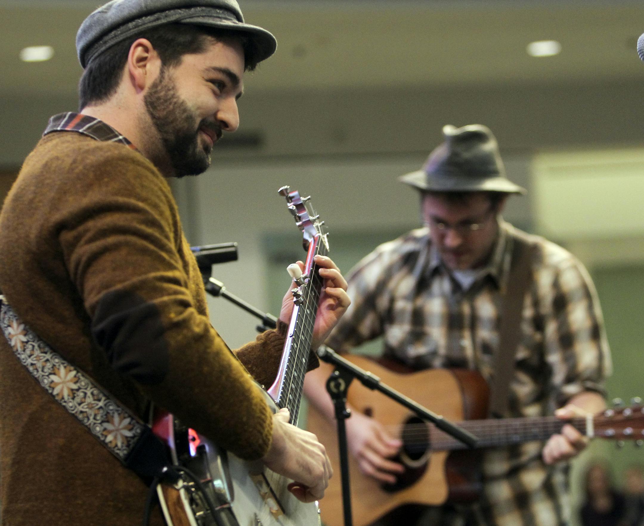 Joe Mailander,right, and Justin Lansing of the Okee Dokee Brothers performed songs from their Grammy-winning album, ‚ÄúCan You Canoe?‚Äù during a performance Tuesday, Feb. 12, 2013, at the MOA in Bloomington, MN.] (DAVID JOLES/STARTRIBUNE) djoles@startribune.com the heels of their Grammy win for best children‚Äôs album, the Okee Dokee Brothers will performed at the Mall of America on Tuesday, Feb. 12, in Bloomington, MN.**Joe Mailander, Justin L