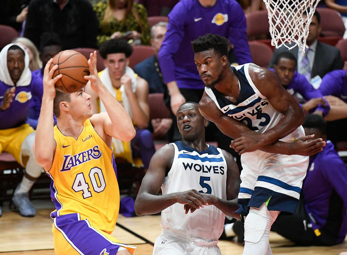 Minnesota Timberwolves center Gorgui Dieng (5) watched as forward Jimmy Butler (23) tried to swat away the ball from Los Angeles Lakers center Ivica Zubac (40) in the first half.