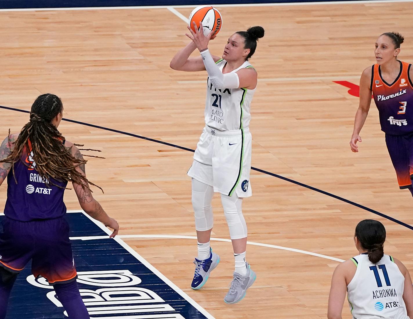 Minnesota Lynx guard Kayla McBride (21) shot the ball during the second half. ] LEILA NAVIDI • leila.navidi@startribune.com