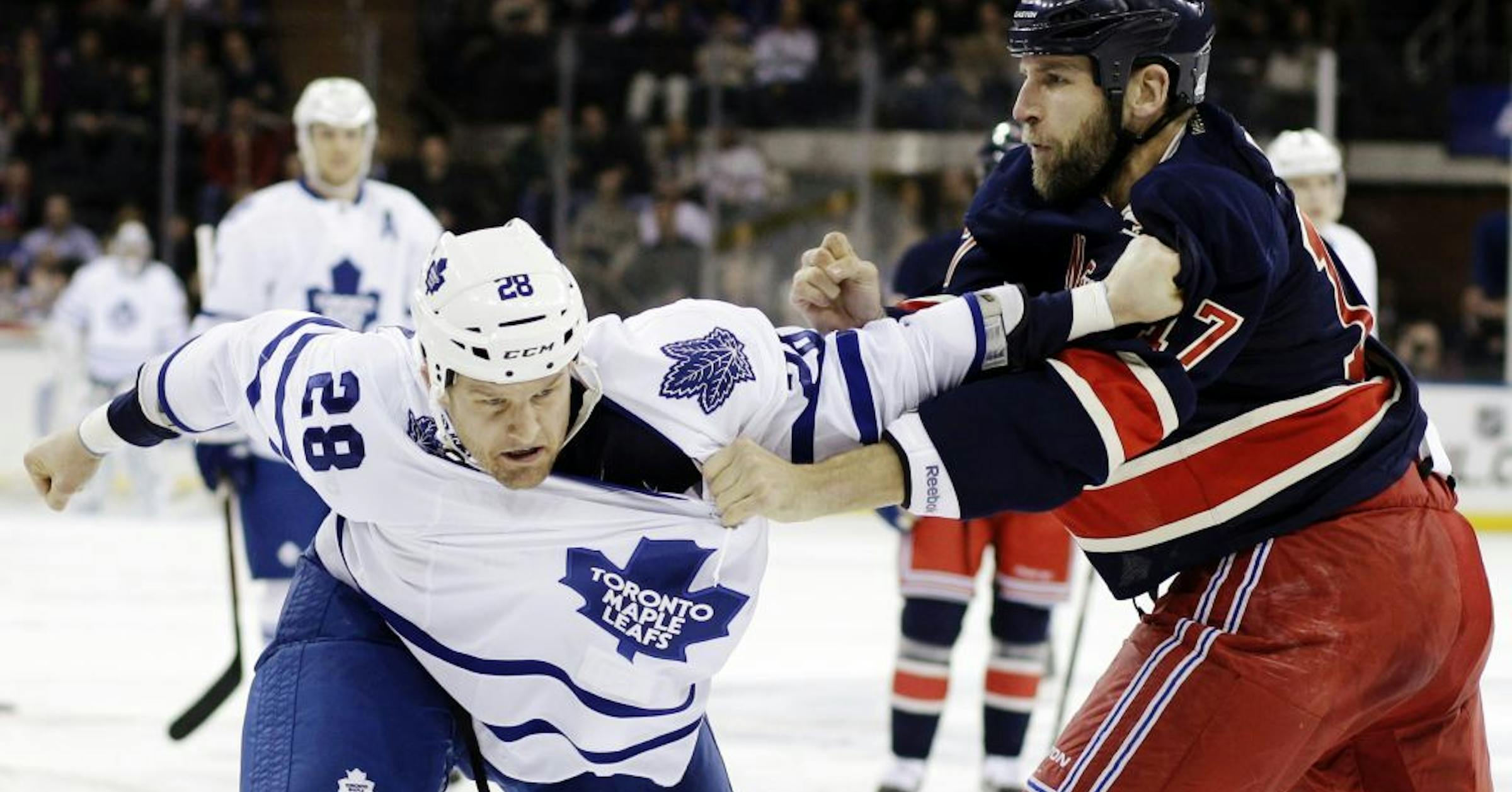 Mike Rupp says goodbye to family, arrives in Minnesota