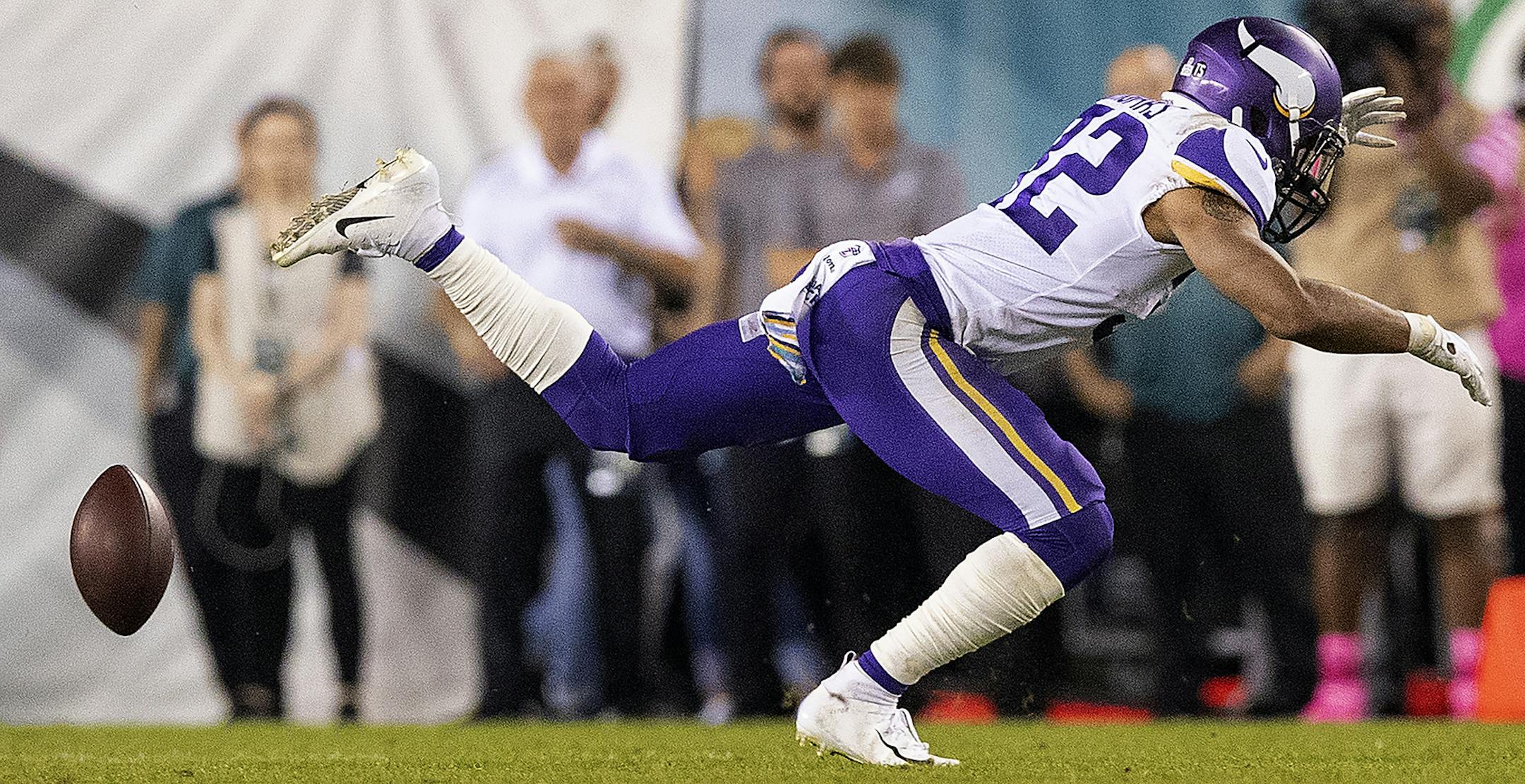 Rock Thomas (32) fumbled the ball in the fourth quarter. Philadelphia recovered the ball on the play. ] CARLOS GONZALEZ ï cgonzalez@startribune.com ñ October 7, 2018, Philadelphia, PA, Lincoln Financial Field, NFL, Minnesota Vikings vs. Philadelphia Eagles