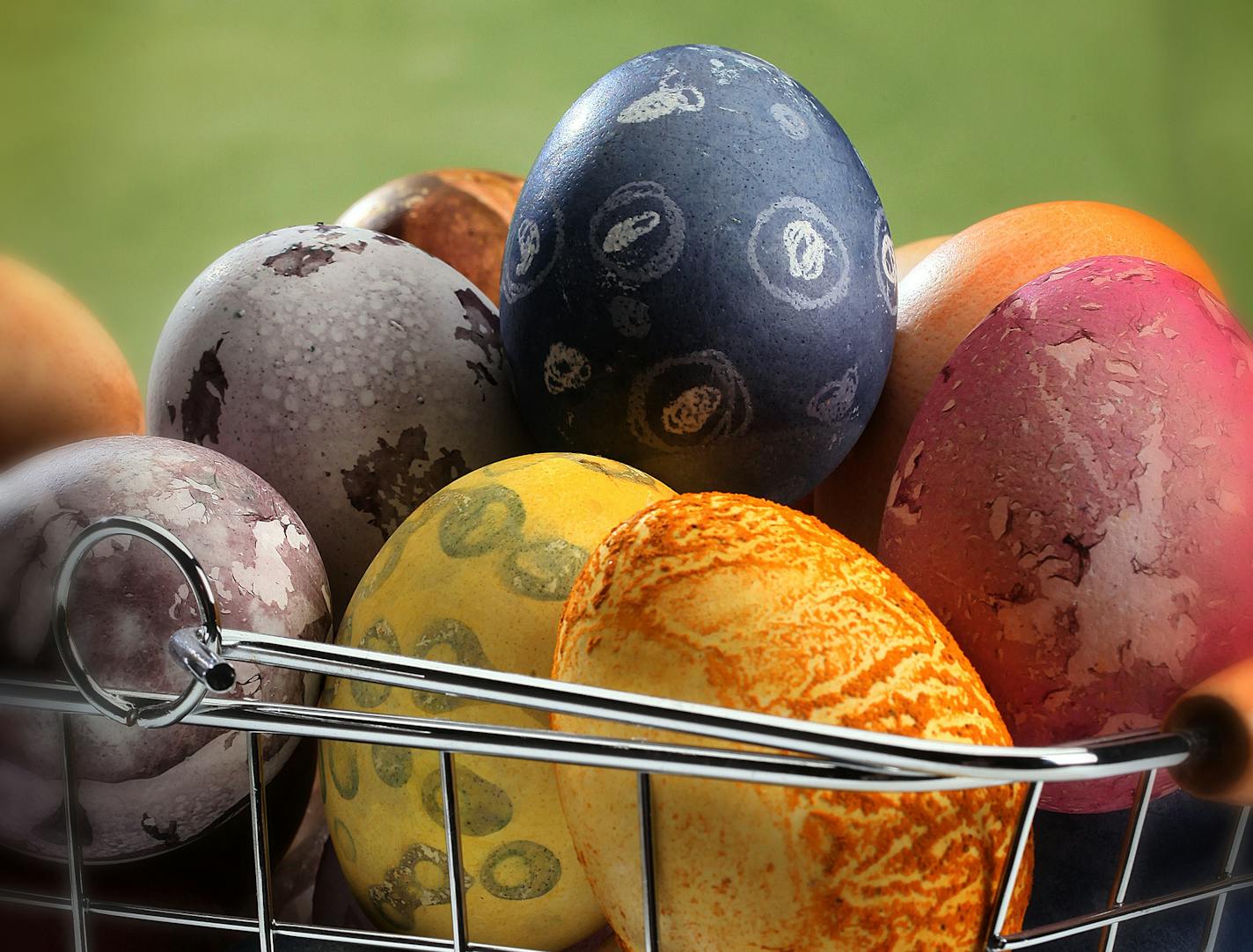 TOM WALLACE &#x2022; twallace@startribune.com Assign#20011698A Slug: egg0401 Date: March 23, 2010 Easter illustration for taste. In this photo: Easter eggs take on natures palette. Dying eggs with beets, blueberries, tea and many others elements.