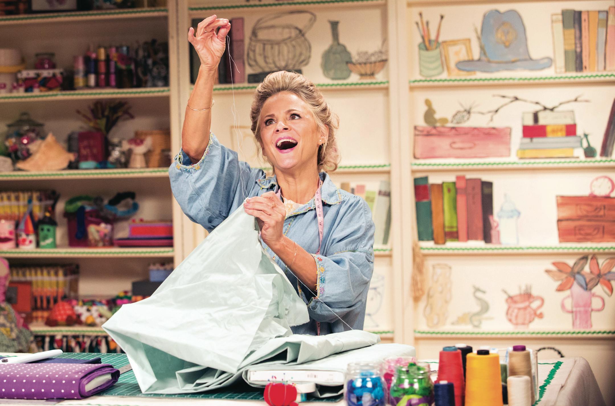 FOR USE WITH FYI_TV CONTENT ONLY. 409979 At Home with Amy Sedaris S2 Unit - August 7 Ep 208