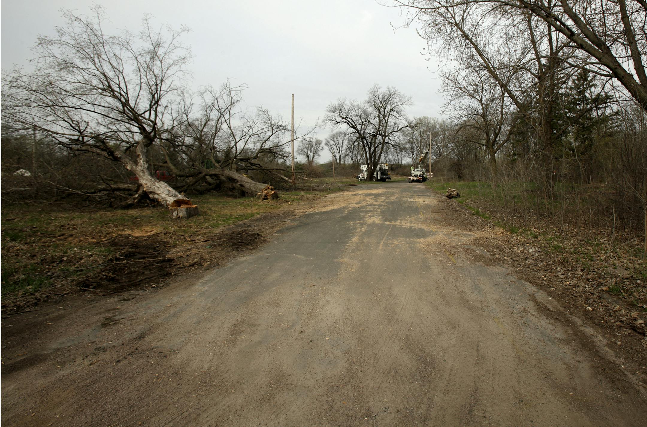 Excel Energy took down power poles in the neighborhood of Oak Park Heights just south of Hwy. 36 and east of Beach Road. Oak Park Heights, MN May 8, 2013. ] JOELKOYAMA‚Ä¢joel koyama@startribune.com Roundup of latest St. Croix bridge actions including contracts granted for construction and work that drivers will see very soon. Story likely will be a series of bullit points. This can be shot anytime Tuesday or Wednesday morning. Maria is hoping for a "creative" shot. Crews with he