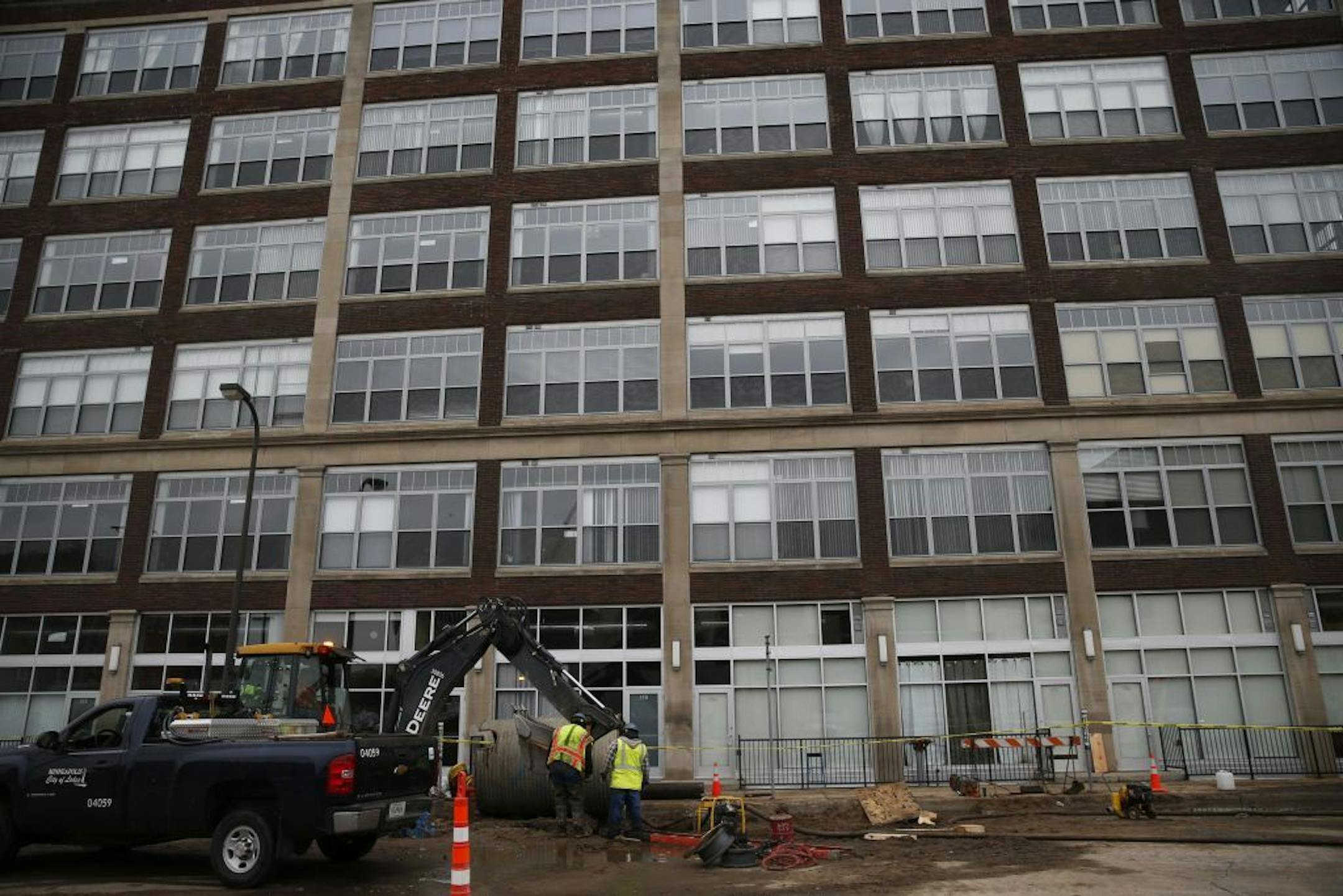 municipal workers helped fix a water main break in front of the Sexton building and two others in downtown Minneapolis .