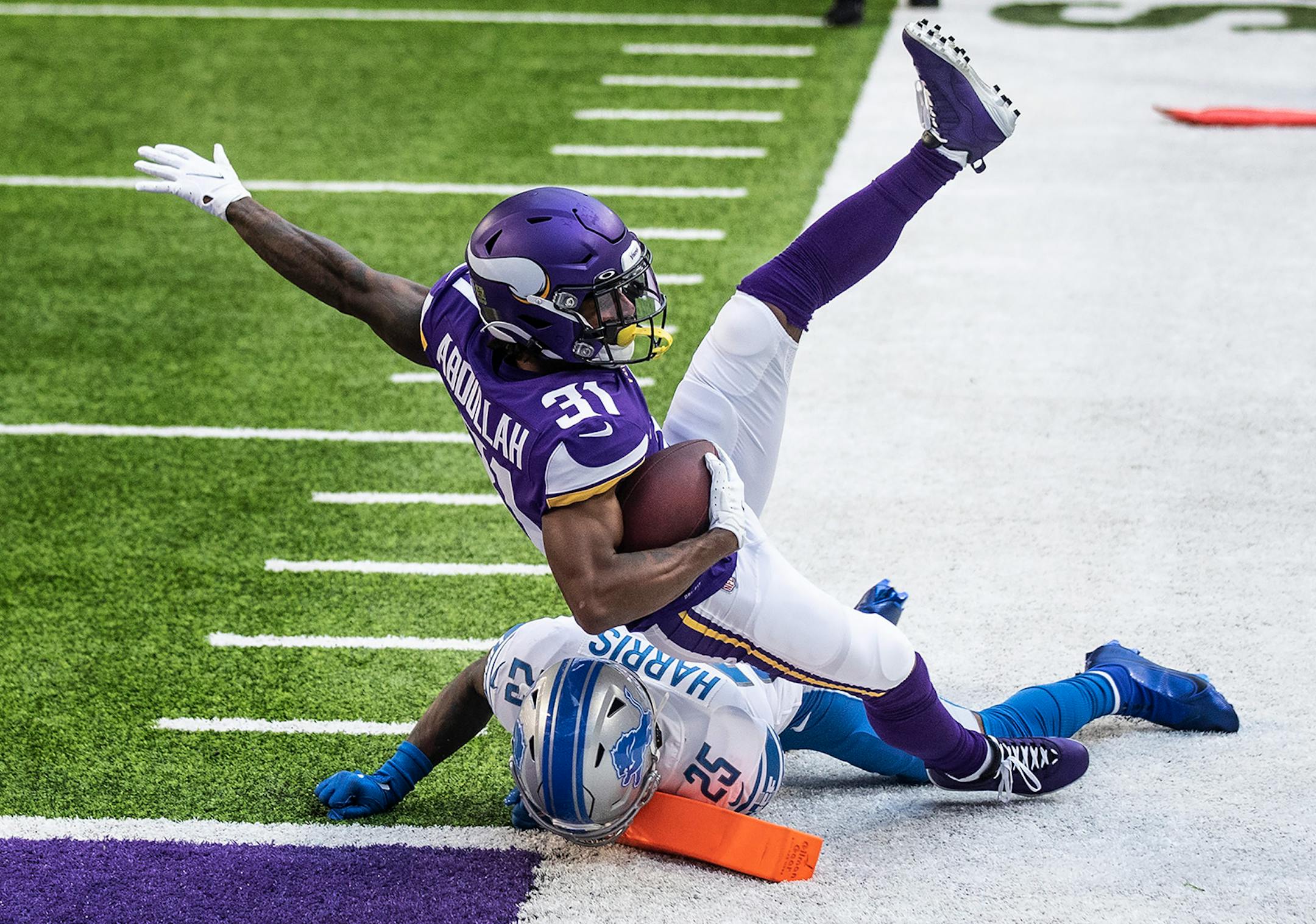 Minnesota Vikings running back Ameer Abdullah (31) beat Detroit Lions free safety Will Harris (25) to the corner for second quarter touchdown.