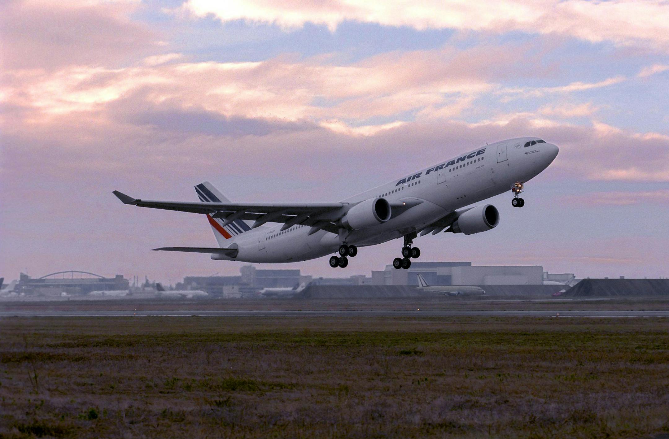 Air France announced Tuesday it is launching international service between Minneapolis-St. Paul International Airport and Charles de Gaulle Airport in Paris beginning next year.