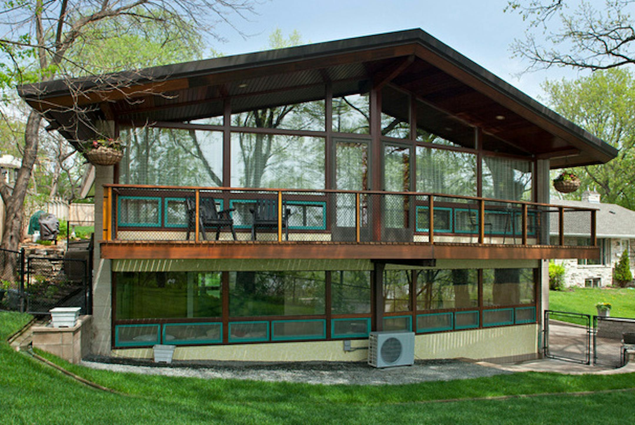 Homegazing - 1955 Graffunder designed Mpls. home overlooking Diamond Lake for sale. Credit Landmark Photography