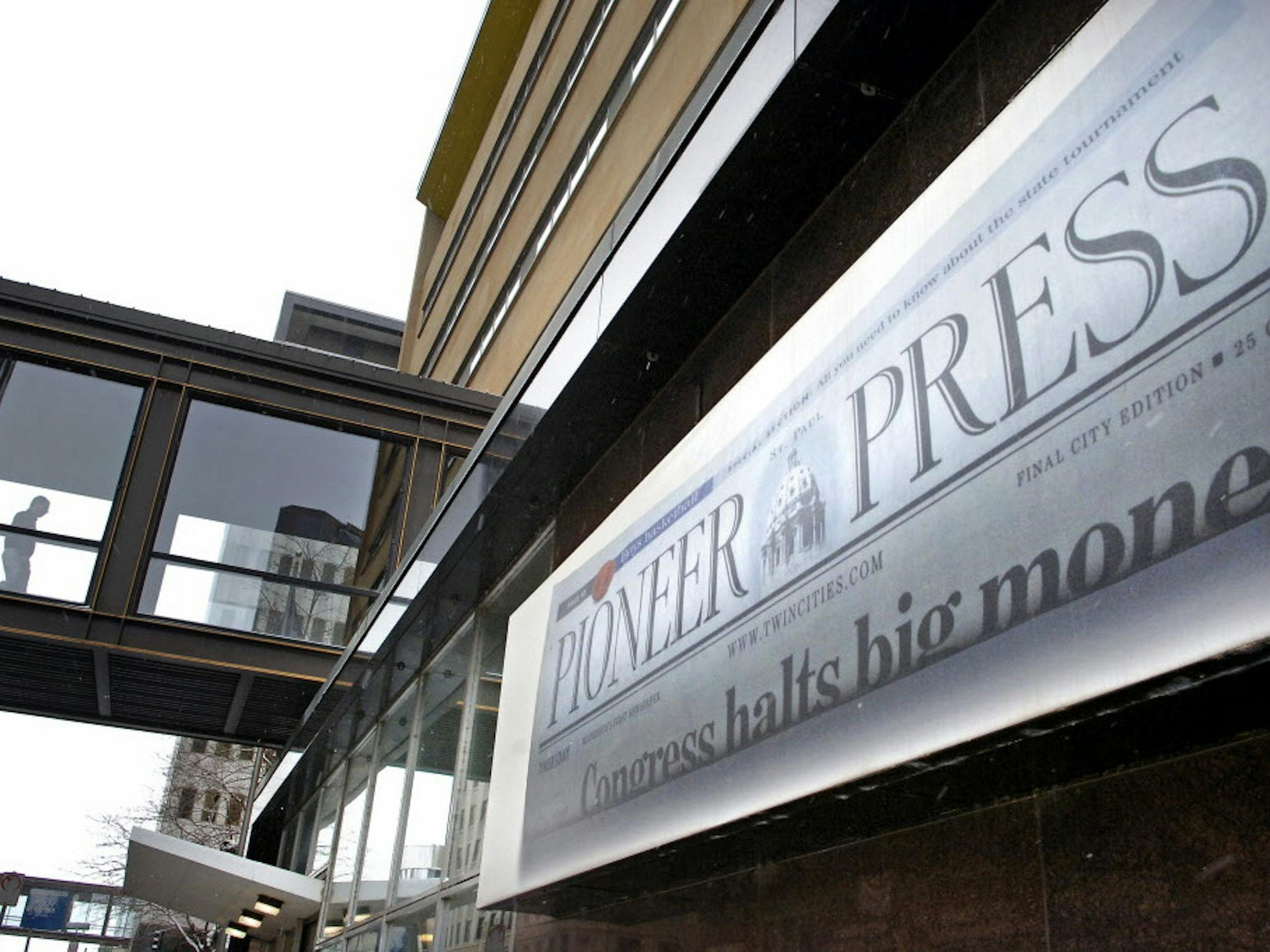 GLEN STUBBE &#xd4; gstubbe@startribune.com Tuesday, November 29, 2005 &#xd2; St Paul, Minn. &#xd2; The St. Paul Pioneer Press offices in downtown St. Paul. Knight Ridder Inc., publisher of the St. Paul Pioneer Press and other newspapers, has hired Morgan Stanley to help advise it as it explores strategic alternatives, including its possible sale.