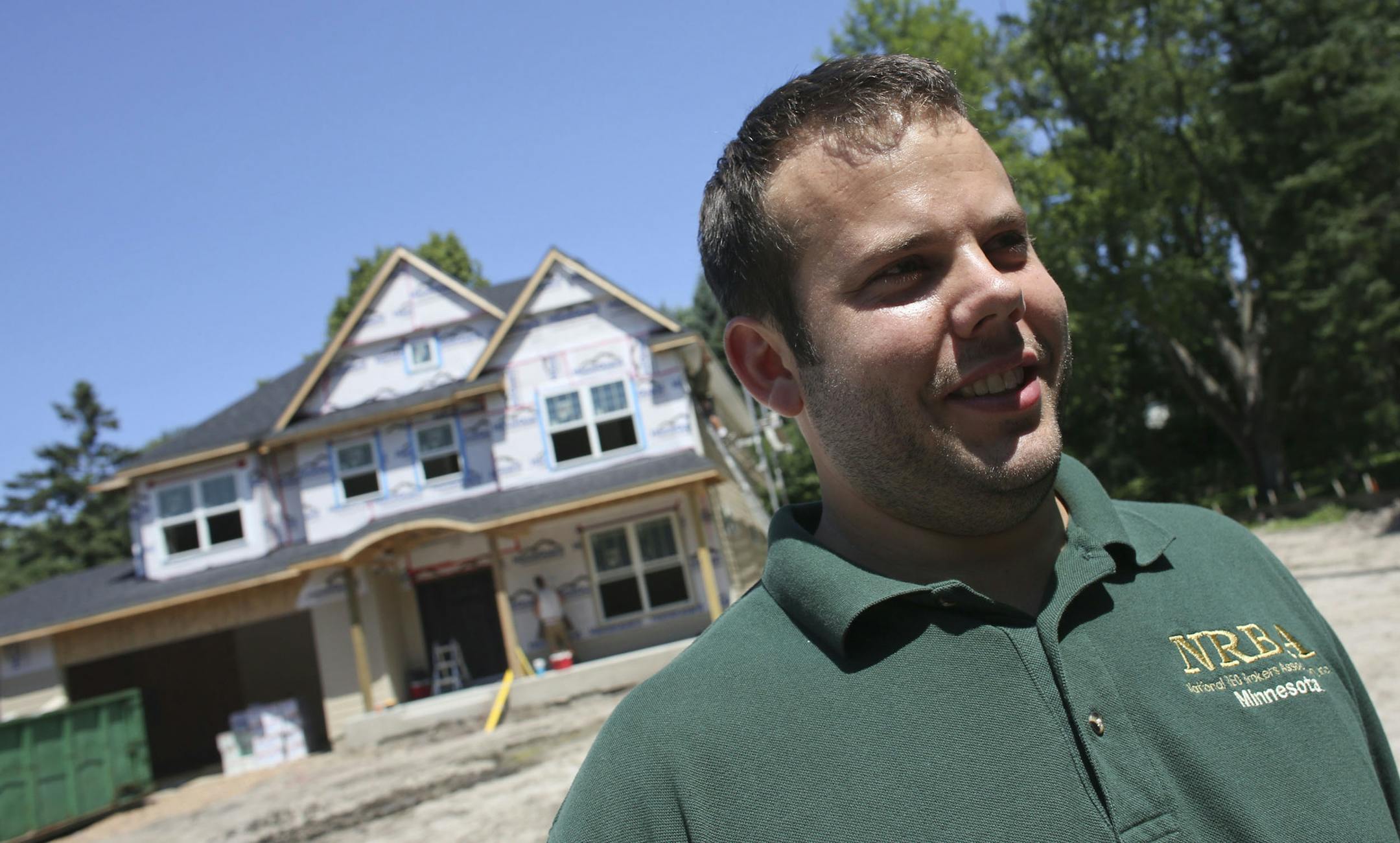 Realtor Jason Stockwell finished showing a house in Edina Min., Friday, July 19, 2013 . ] (KYNDELL HARKNESS/STAR TRIBUNE) kyndell.harkness@startribune.com