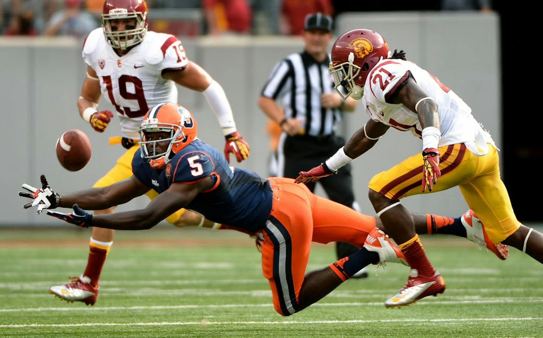 Syracuse receiver Marcus Sales dives but can't come up with the catch against USC's Drew McAllister (19) and Nickell Robey.