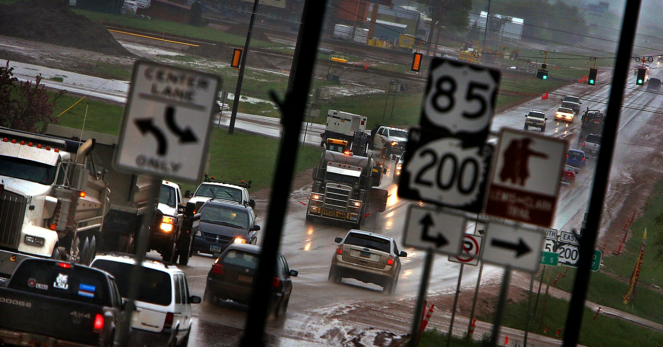 Watford City is congested much of the day, as traffic from all aspects of the oil fields converge at the cross roads. ] (JIM GEHRZ/STAR TRIBUNE) / September 26, 2013, Watford City, ND ‚Äì BACKGROUND INFORMATION- PHOTOS FOR USE IN FIRST PART OF NORTH DAKOTA OIL BOOM PROJECT: Dozens of drilling rigs dot the North Dakota landscape in the Williston Basin and the Bakken Oil Formation. Once the rigs drill holes, several miles deep and then several miles horizontally, hydraulic fractur