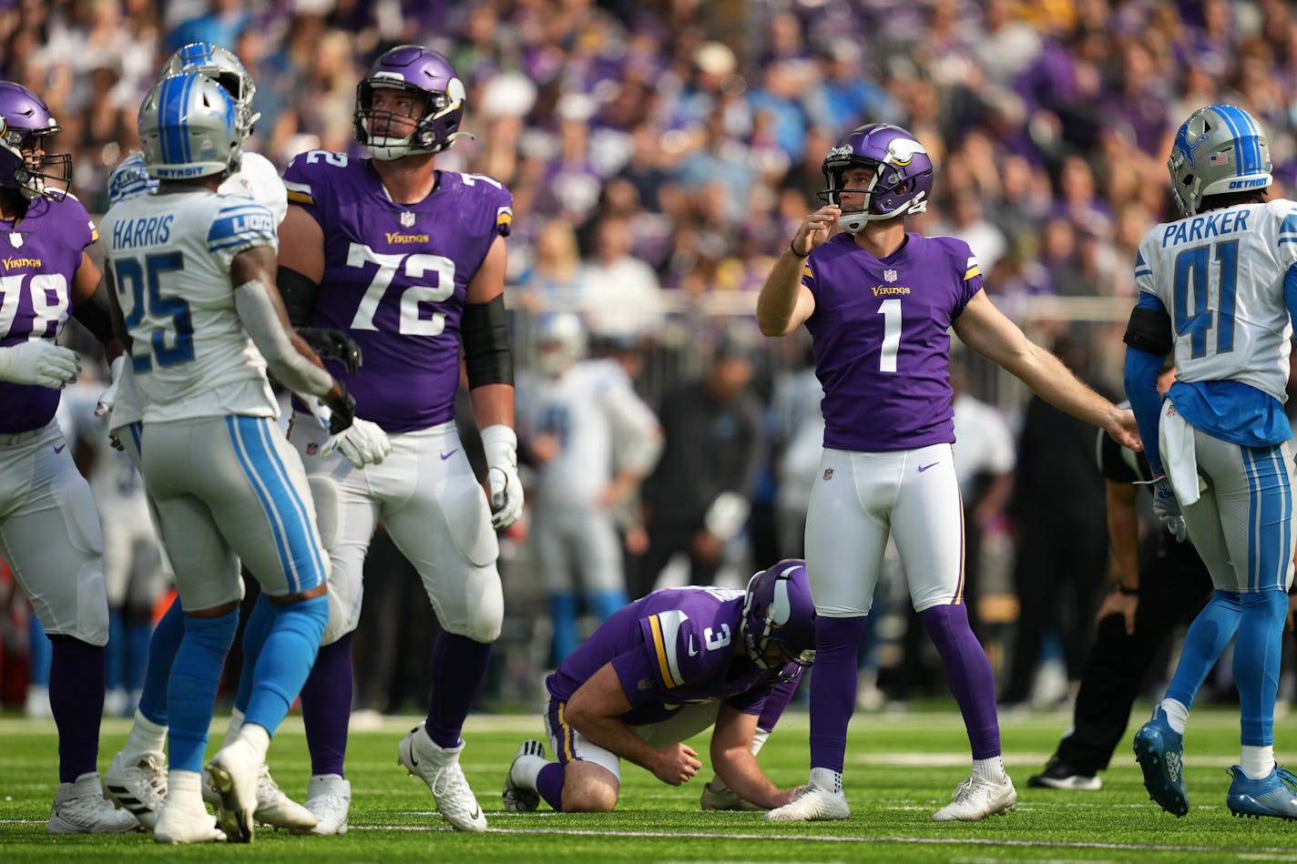 Minnesota Vikings kicker Greg Joseph (1) kicked a field goal in the second quarter. ] ANTHONY SOUFFLE • anthony.souffle@startribune.com