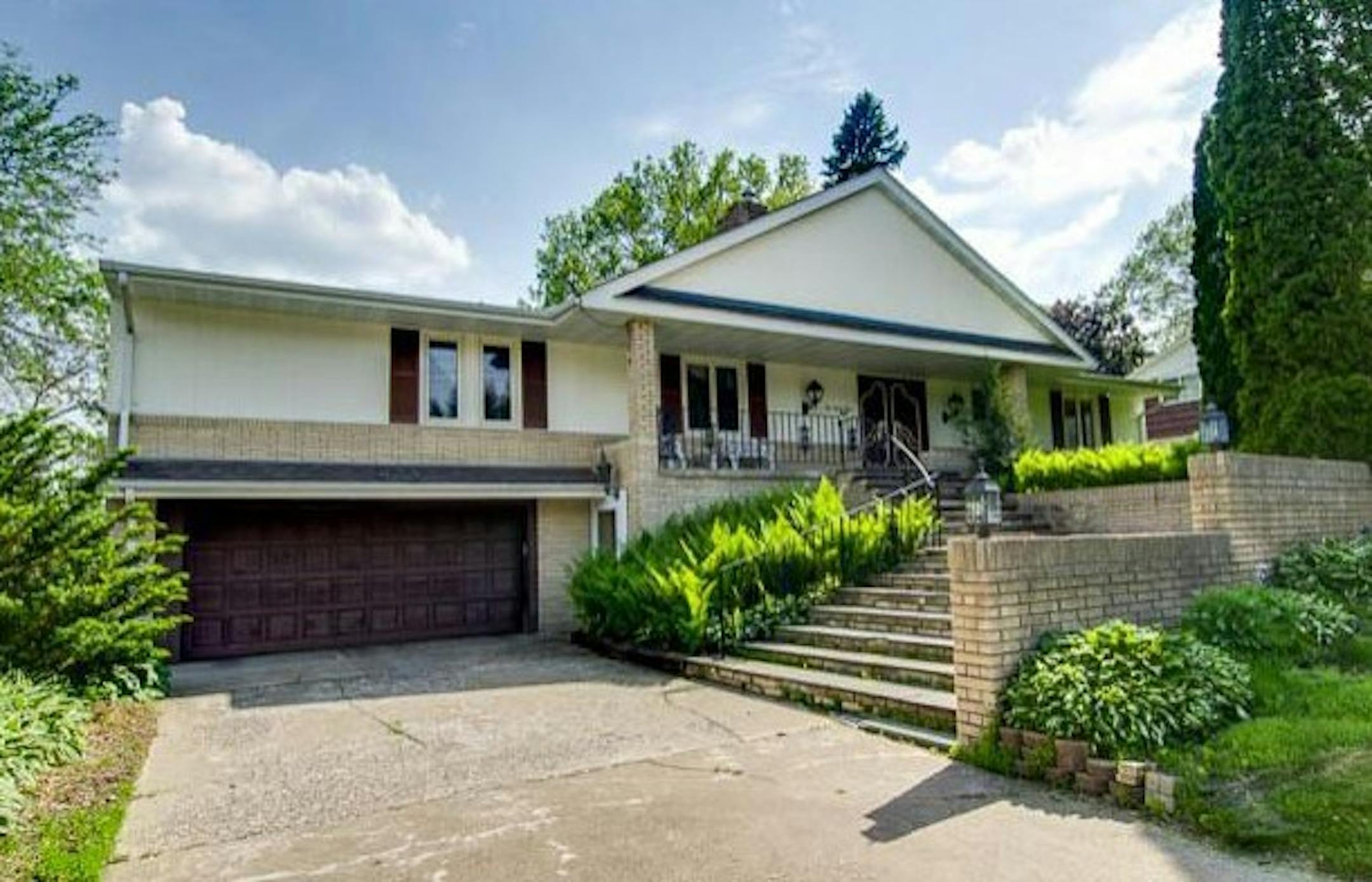 ... Roseville
Built in 1955, this four-bedroom, three-bath house has 2,770 finished square feet and features all living facilities on one level, two fireplaces, vaulted ceilings, main floor library, upper level loft, full finished walkout basement and deck on a lot backing up to a park. Listed by Joseph Holmes, Keller Williams Premier Realty, 651-491-2151.