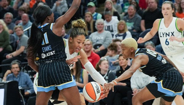 On Wednesday, the Lynx signed free-agent guard Courtney Williams (right), who is coming off her best WNBA season.