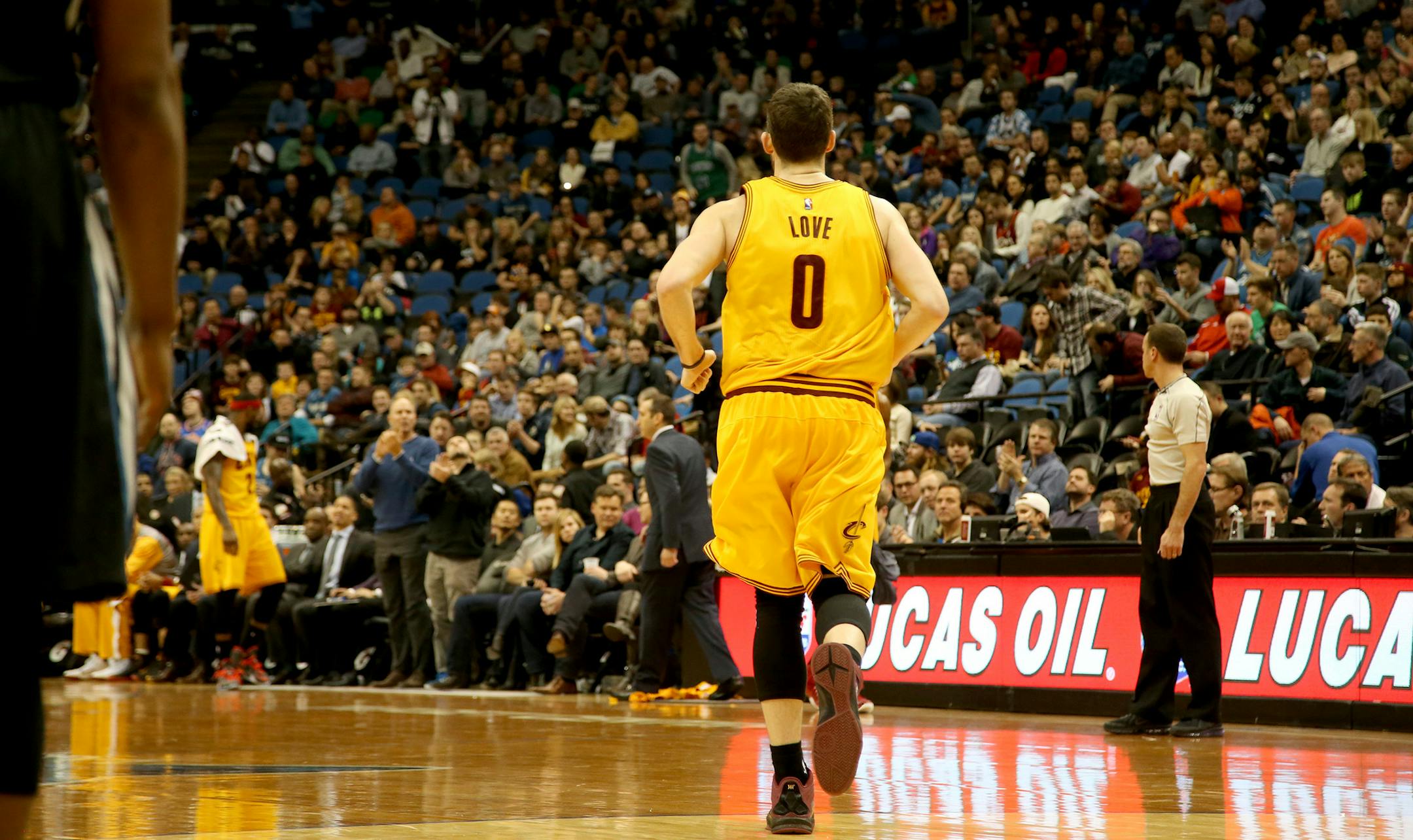 Cavaliers Kevin Love walked off the court in the fourth quarter. ] (KYNDELL HARKNESS/STAR TRIBUNE) kyndell.harkness@startribune.com Timberwolves vs Cleveland at the Target Center in Minneapolis Min., Saturday, January 31, 2015. Cavaliers won over the Wolves 106-90.