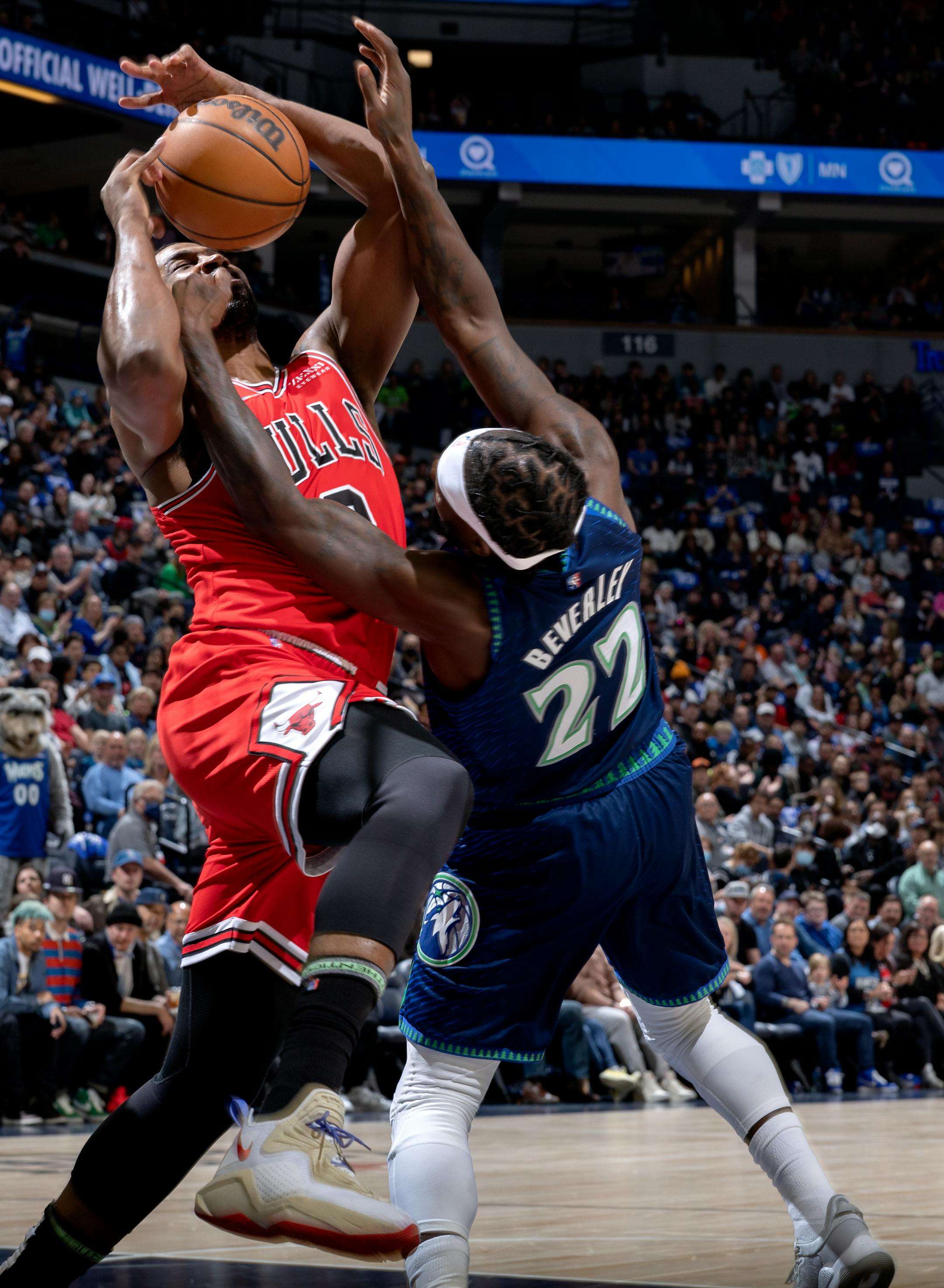 Tristan Thompson (3) of the Chicago Bulls is defended by Patrick Beverley (22) of the Minnesota Timberwolves in the first quarter.