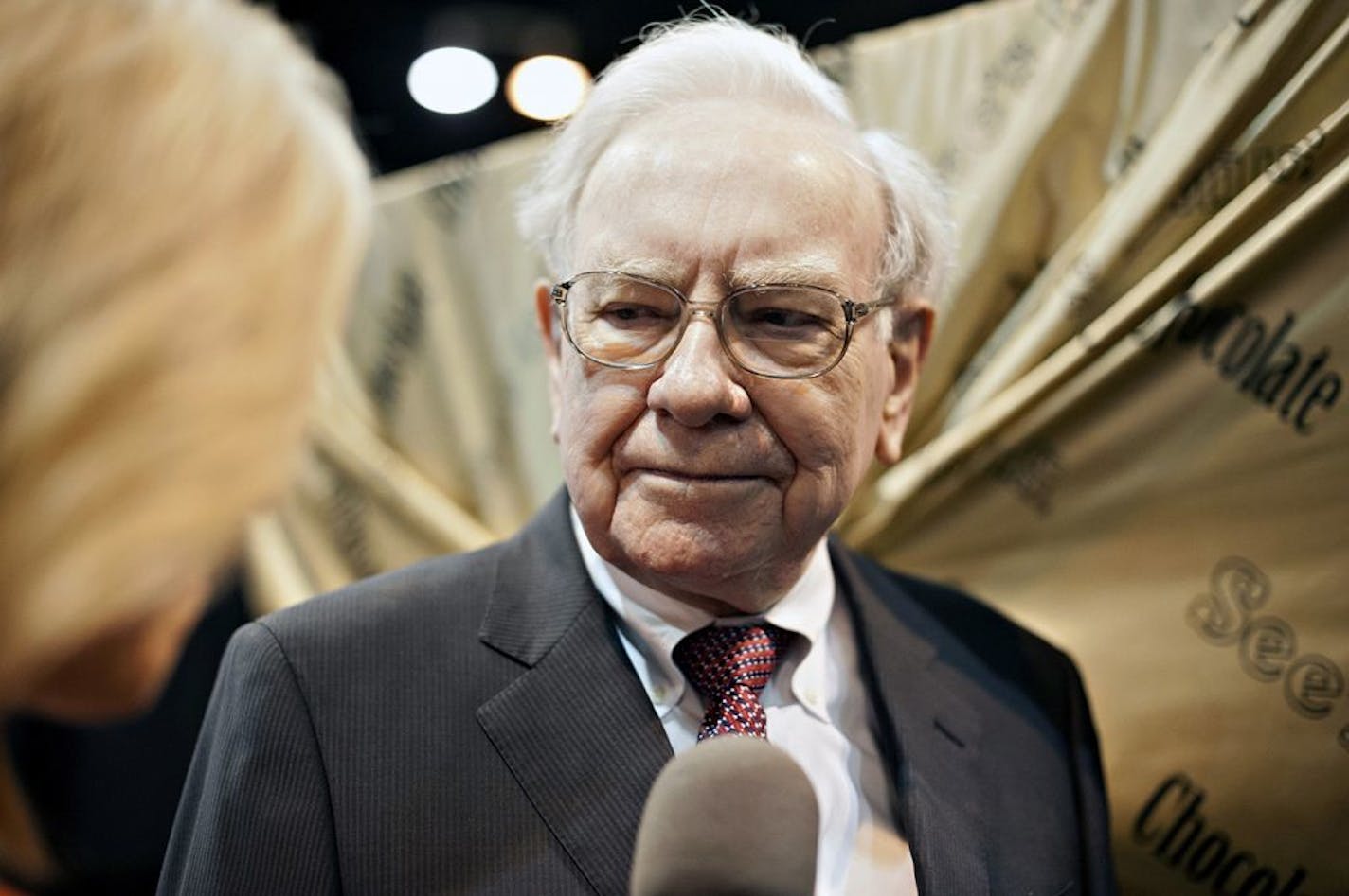 Warren Buffett, chairman of Berkshire Hathaway Inc., tours the exhibition floor prior to the Berkshire Hathaway shareholders meeting in Omaha, Nebraska, U.S., on Saturday, May 3, 2014. Yesterday, Berkshire Hathaway Inc. said first-quarter profit fell 3.8 percent on reduced earnings from Chairman Warren Buffett's derivatives wagers and underwriting at insurance businesses. Photographer: Daniel Acker/Bloomberg Warren Buffett