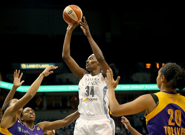 Lynx center Sylvia Fowles went up a shot surround by Sparks players during Round 1 of the WNBA playoffs.