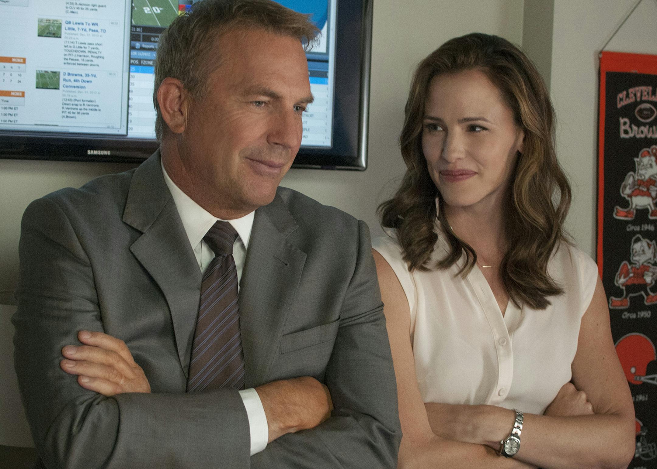 credi: Dale Robinette, Lionsgate KEVIN COSTNER and JENNIFER GARNER star in DRAFT DAY