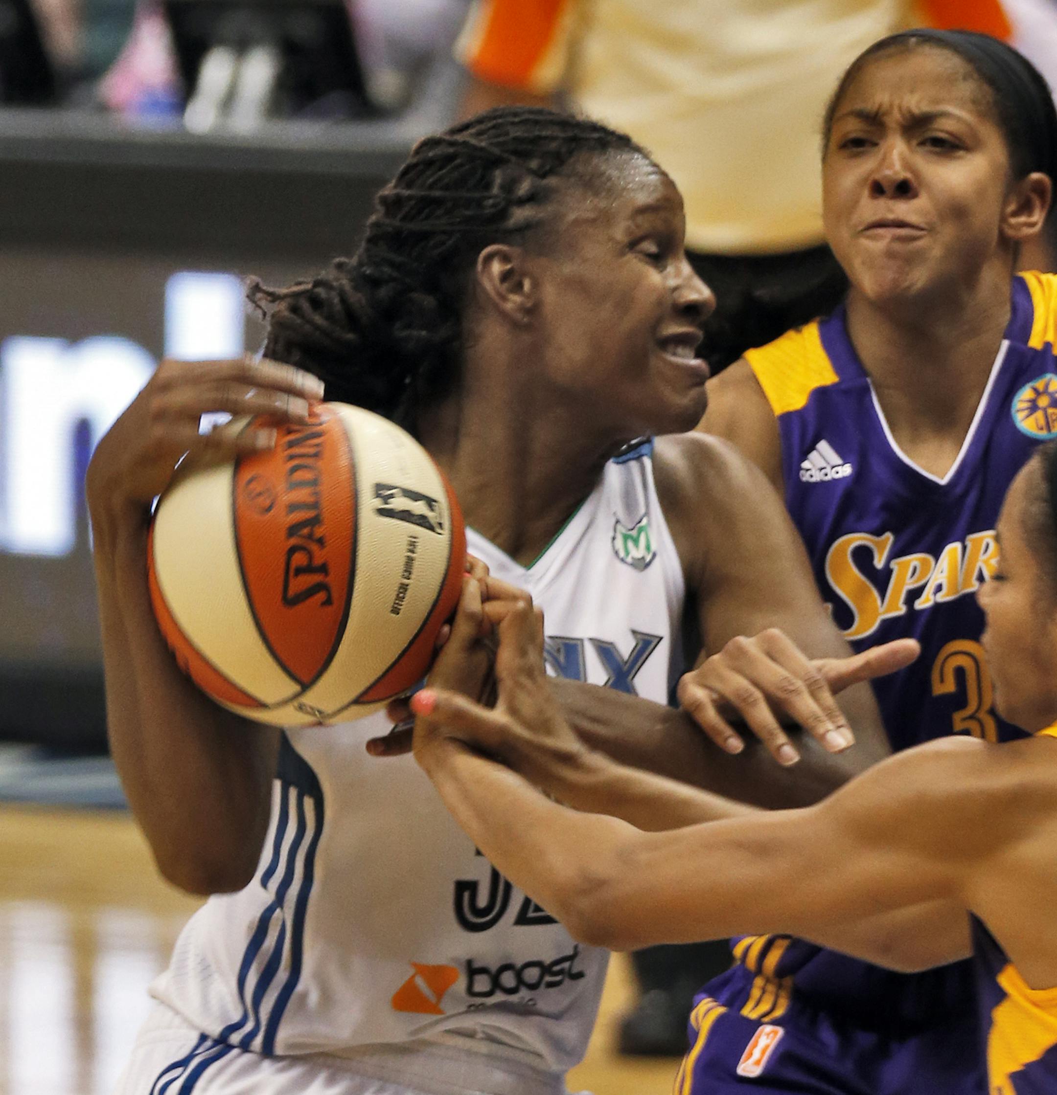 Minnesota Lynx vs. Los Angeles Sparks. Lynx won 88-64. Lynx Rebekkah Brunson, left, was fouled as she headed to the basket. (MARLIN LEVISON/STARTRIBUNE(mlevison@startribune.com