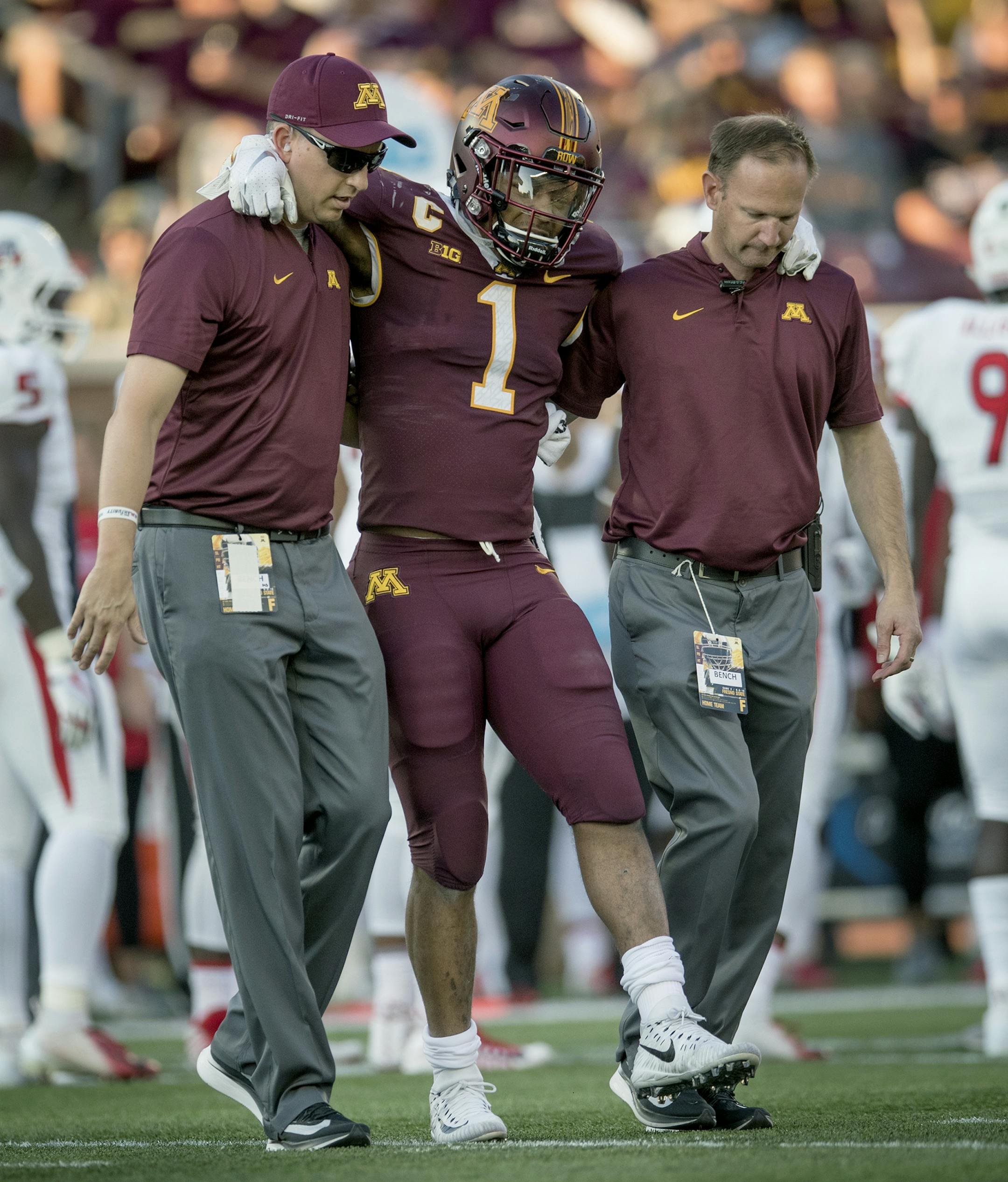 Minnesota's running back Rodney Smith is helped off the field after a first quarter injury as Minnesota took on Fresno State at TCF Bank Stadium, Saturday, September 8, 2018 in Minneapolis, MN. ] ELIZABETH FLORES ï liz.flores@startribune.com