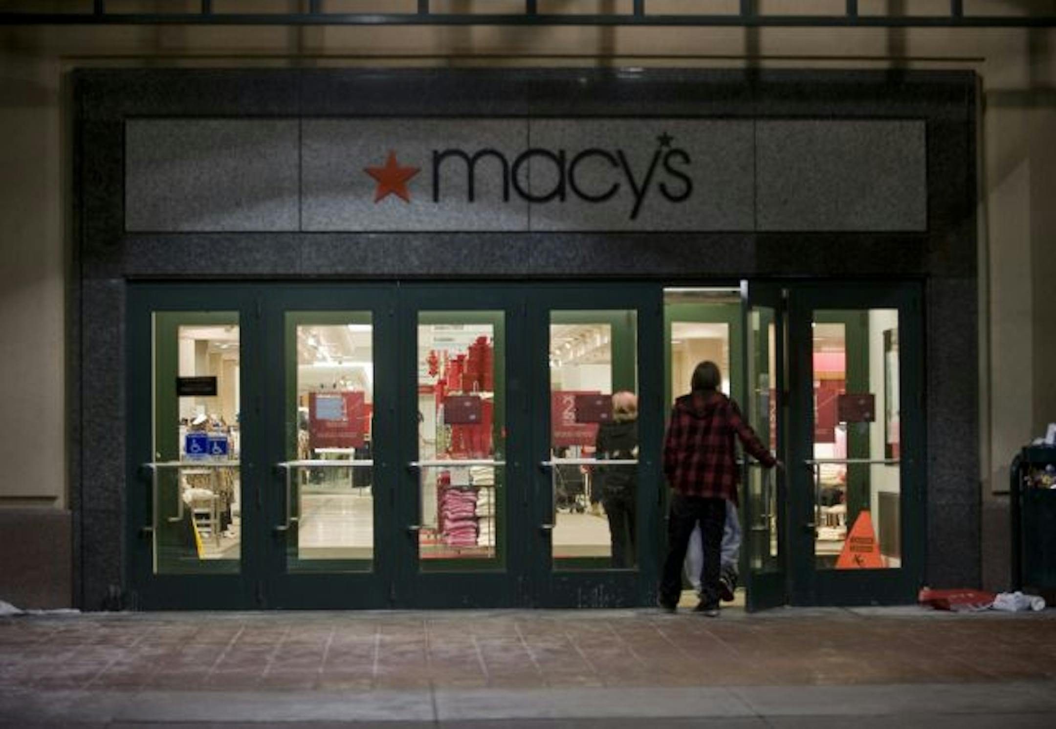 Macy's Rosedale store is one of a dozen Macy's across the nation that are staying open for 83 hours straight to cater to busy shoppers. This is the fourth year of the chain's experiment and the first year in Minnesota.