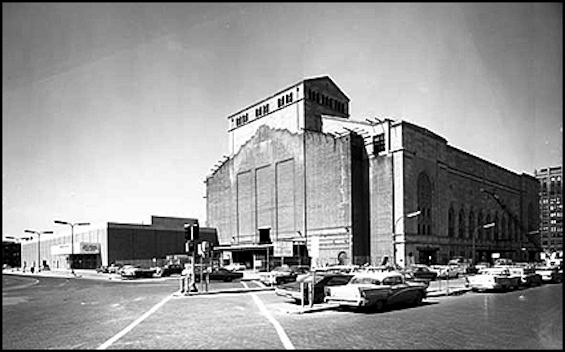 Minneapolis Auditorium, Minneapolis Photographer: Norton & Peel Photograph Collection 1966 Location no. Norton & Peel 298367 Negative no. NP298367