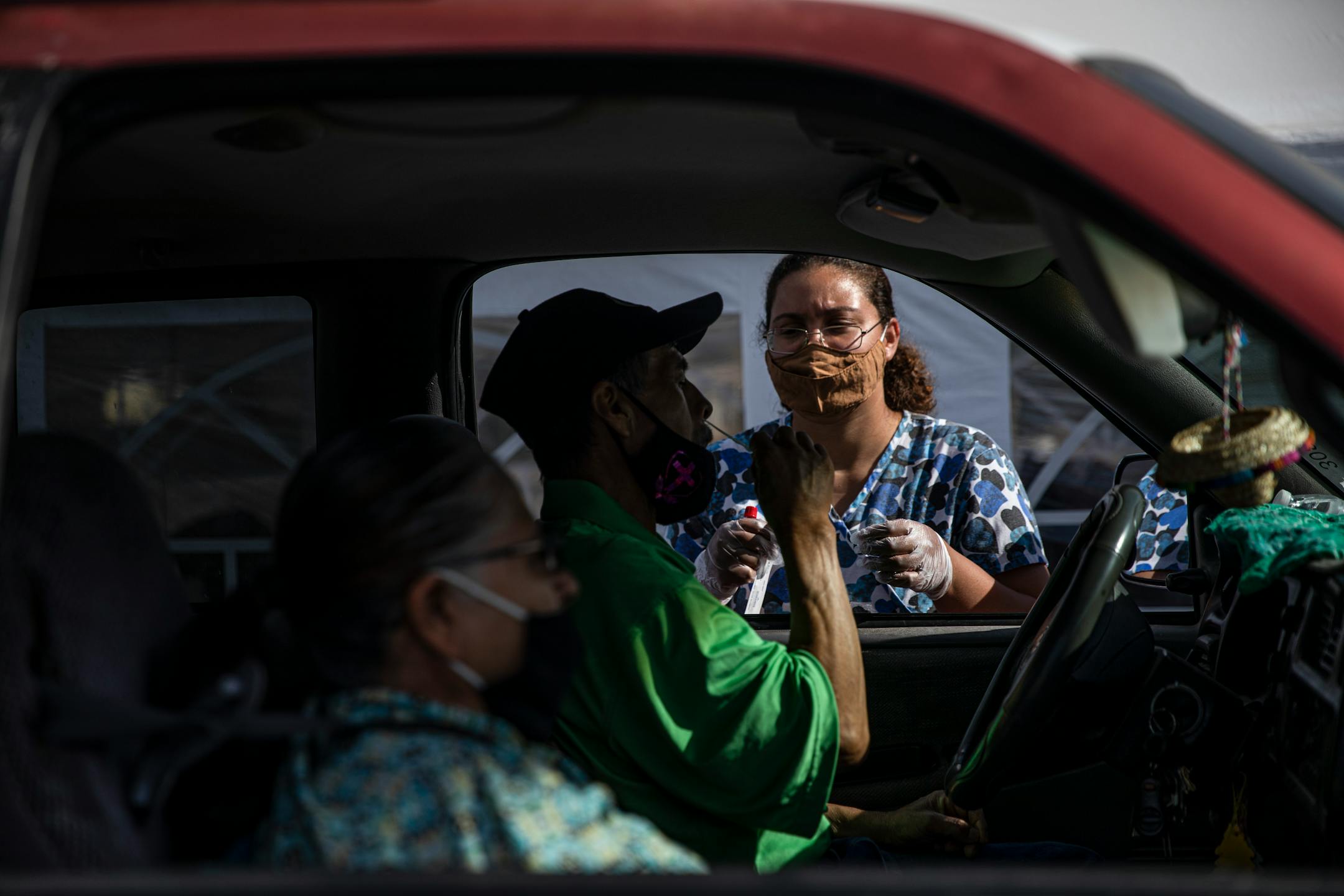FILE — A healthcare worker assists a patient at a coronavirus testing site in Phoenix, Jan. 18, 2021. As the Super Bowl approached, Americans were dying of Covid-19 at a rate of more than one every minute. (Adriana Zehbrauskas/The New York Times)